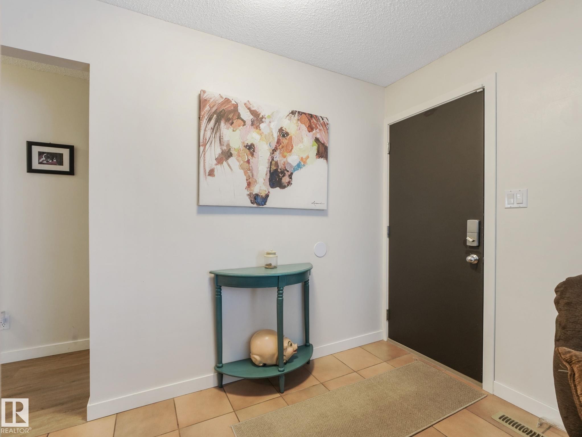 7120 39 Avenue, Edmonton, AB - Indoor Photo Showing Other Room