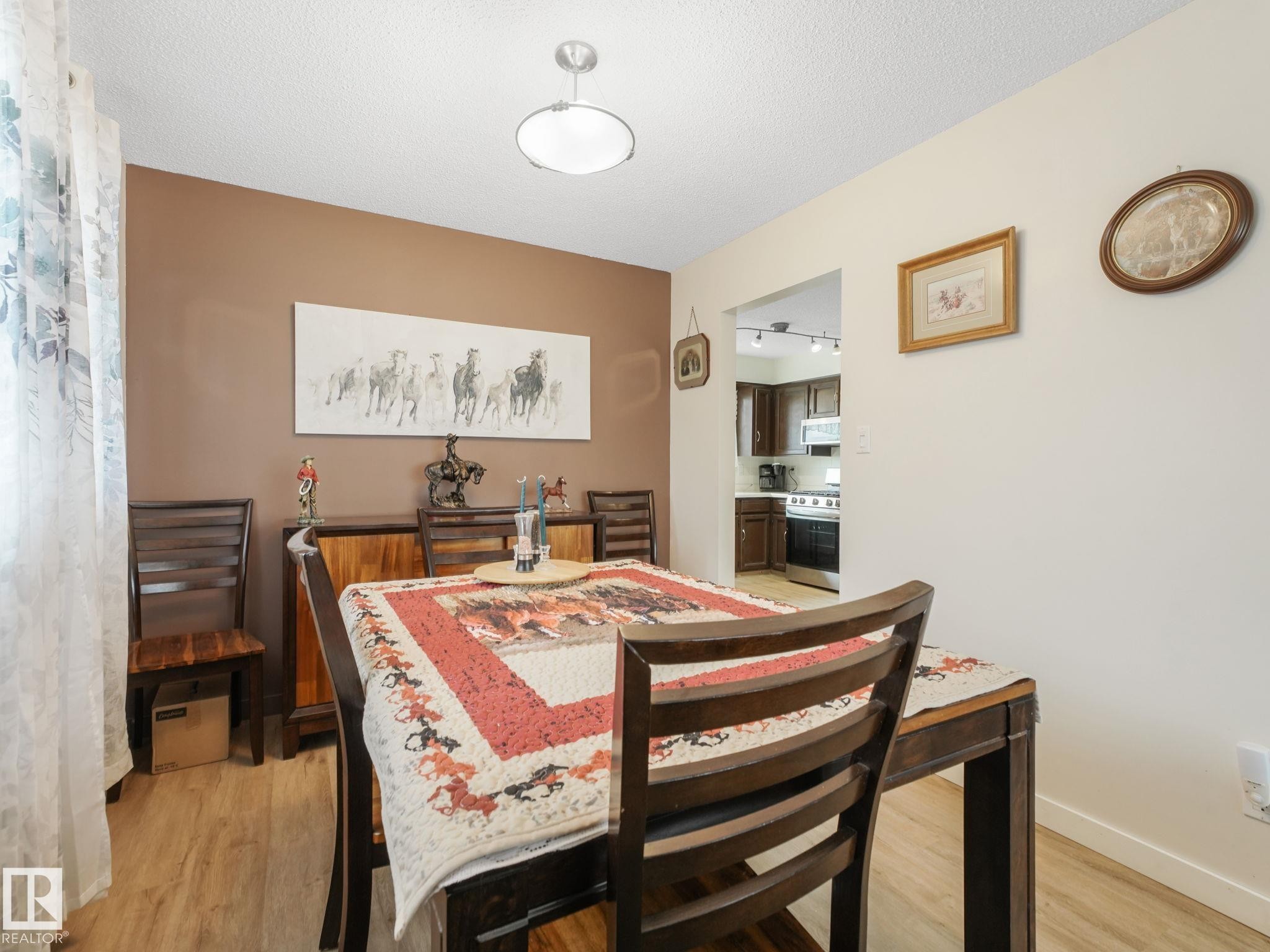 7120 39 Avenue, Edmonton, AB - Indoor Photo Showing Dining Room