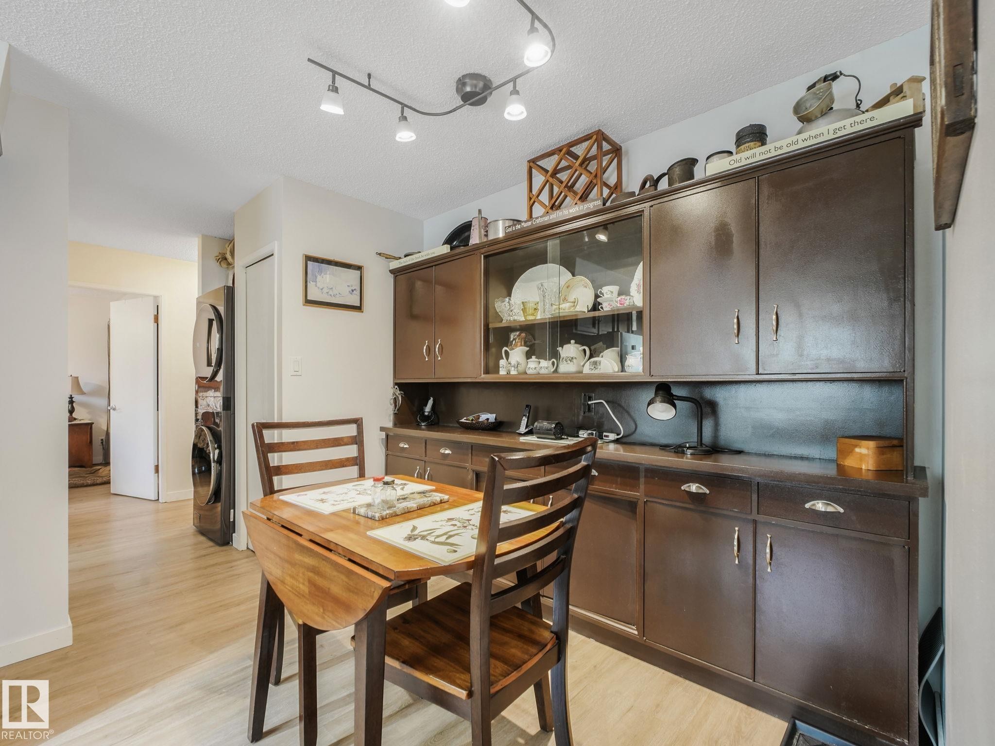 7120 39 Avenue, Edmonton, AB - Indoor Photo Showing Dining Room