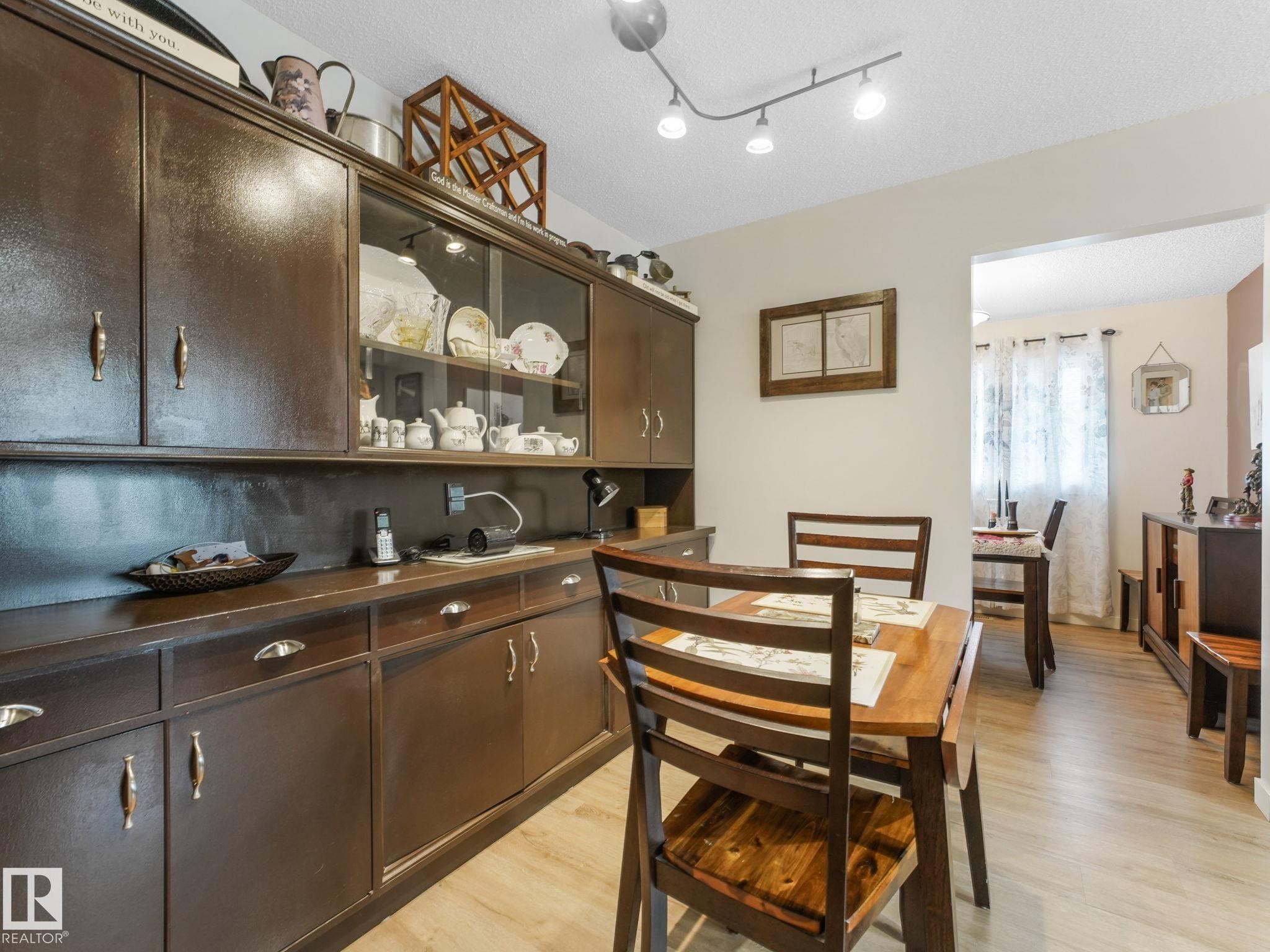 7120 39 Avenue, Edmonton, AB - Indoor Photo Showing Dining Room