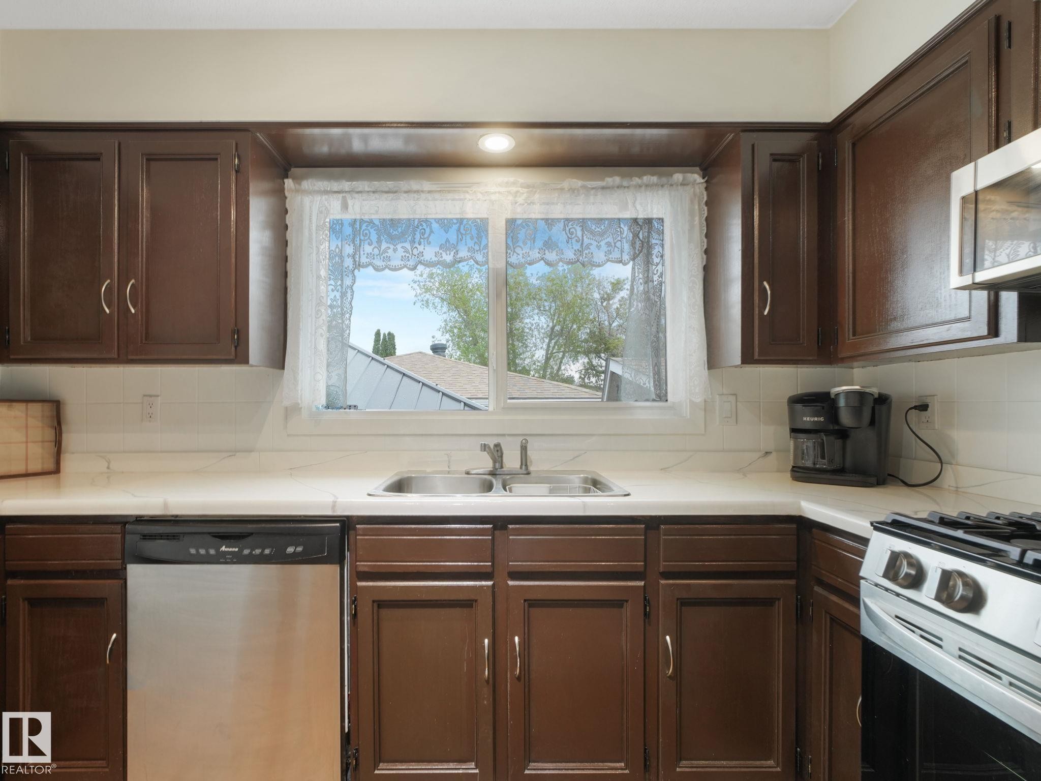 7120 39 Avenue, Edmonton, AB - Indoor Photo Showing Kitchen With Double Sink