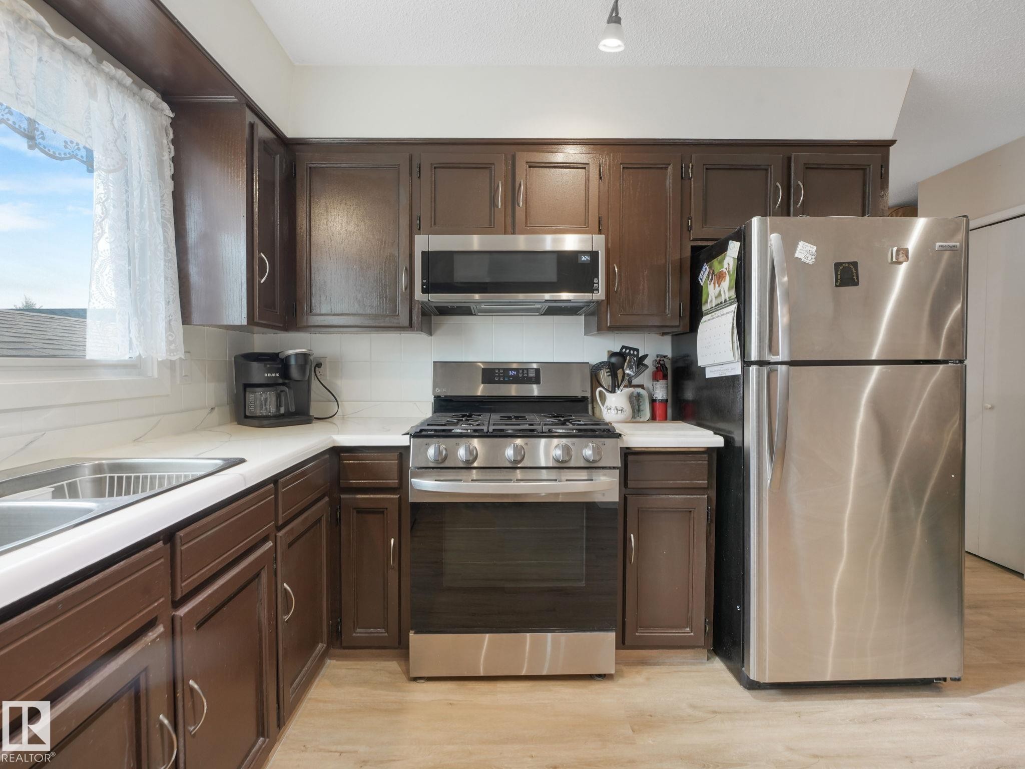 7120 39 Avenue, Edmonton, AB - Indoor Photo Showing Kitchen With Double Sink