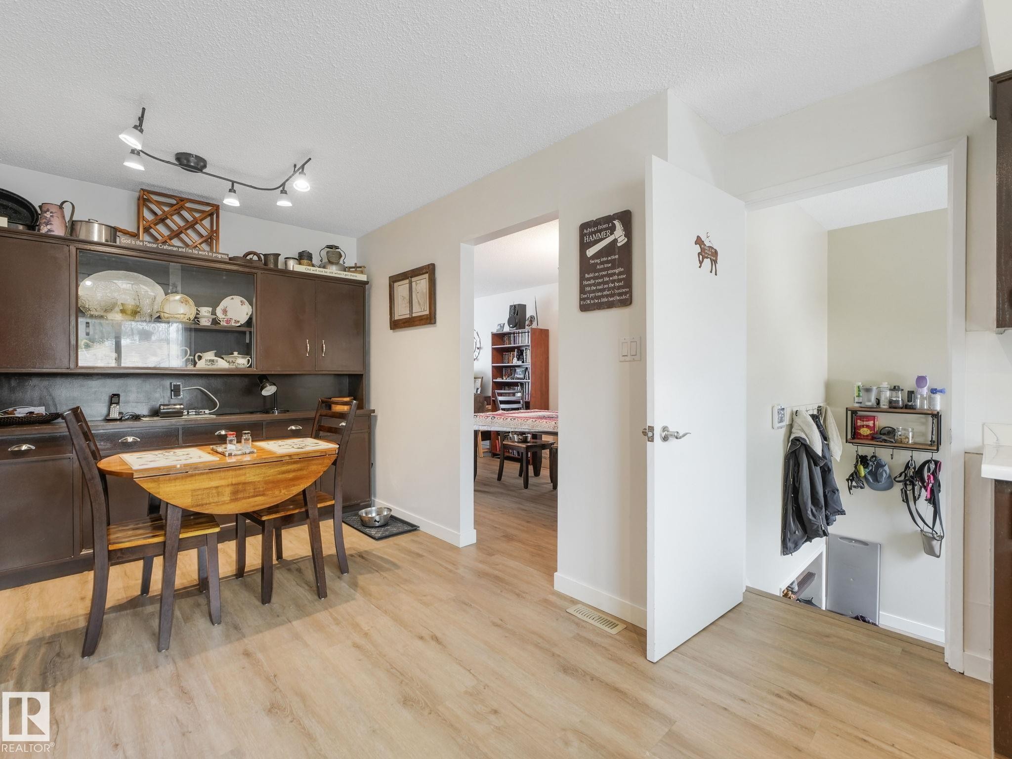 7120 39 Avenue, Edmonton, AB - Indoor Photo Showing Dining Room