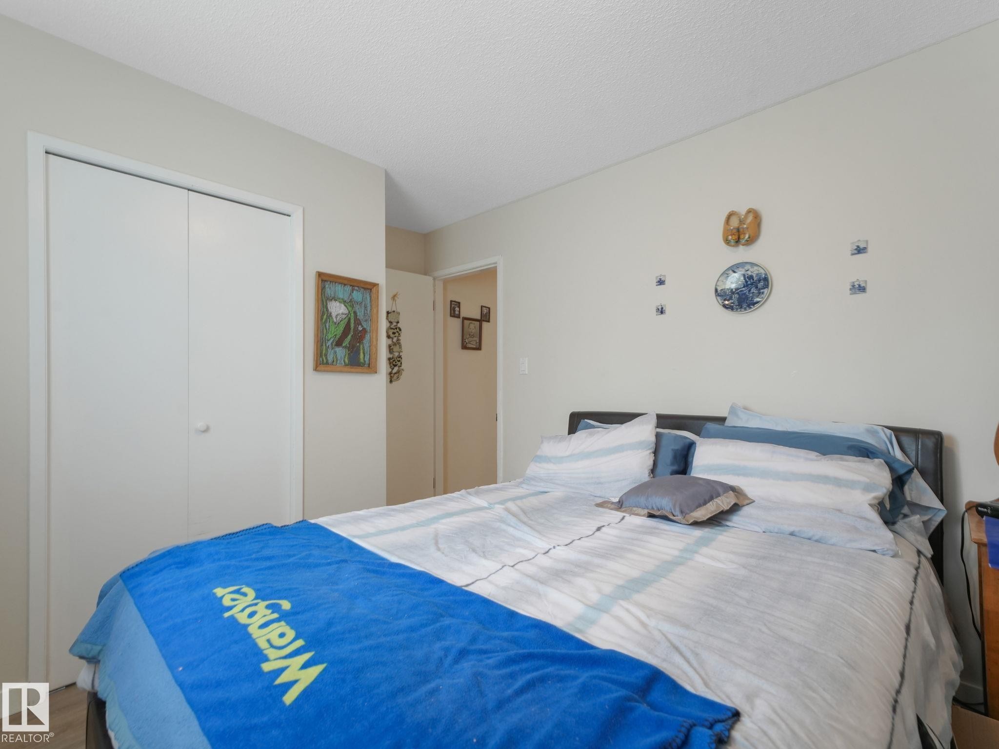 7120 39 Avenue, Edmonton, AB - Indoor Photo Showing Bedroom