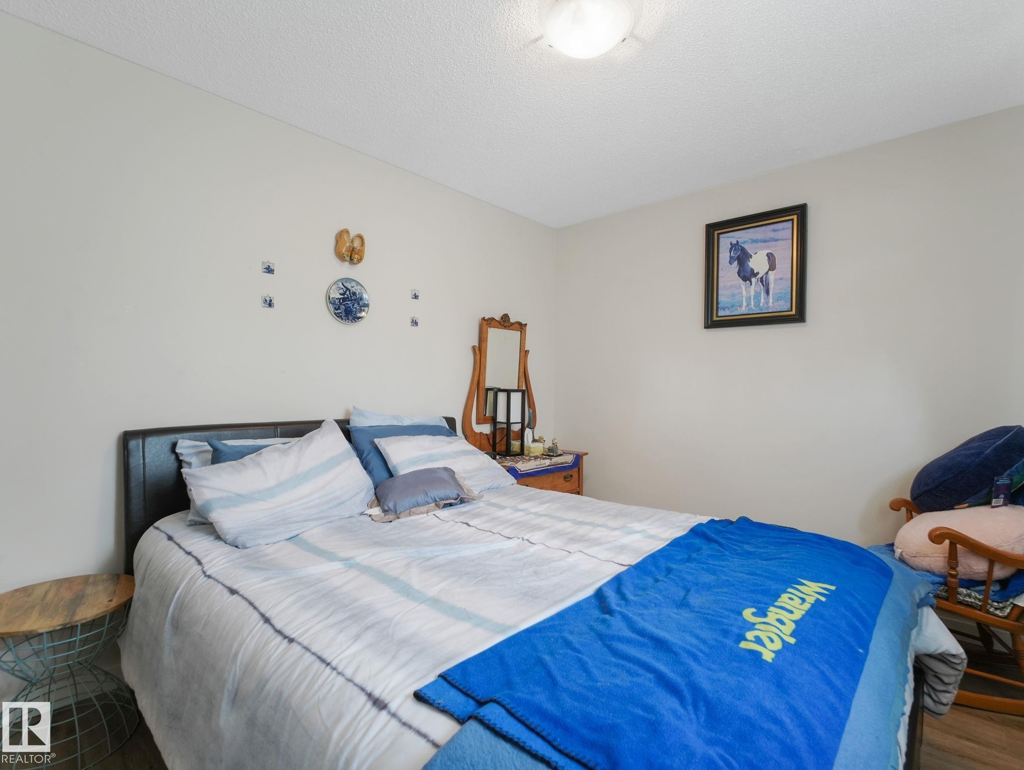7120 39 Avenue, Edmonton, AB - Indoor Photo Showing Bedroom