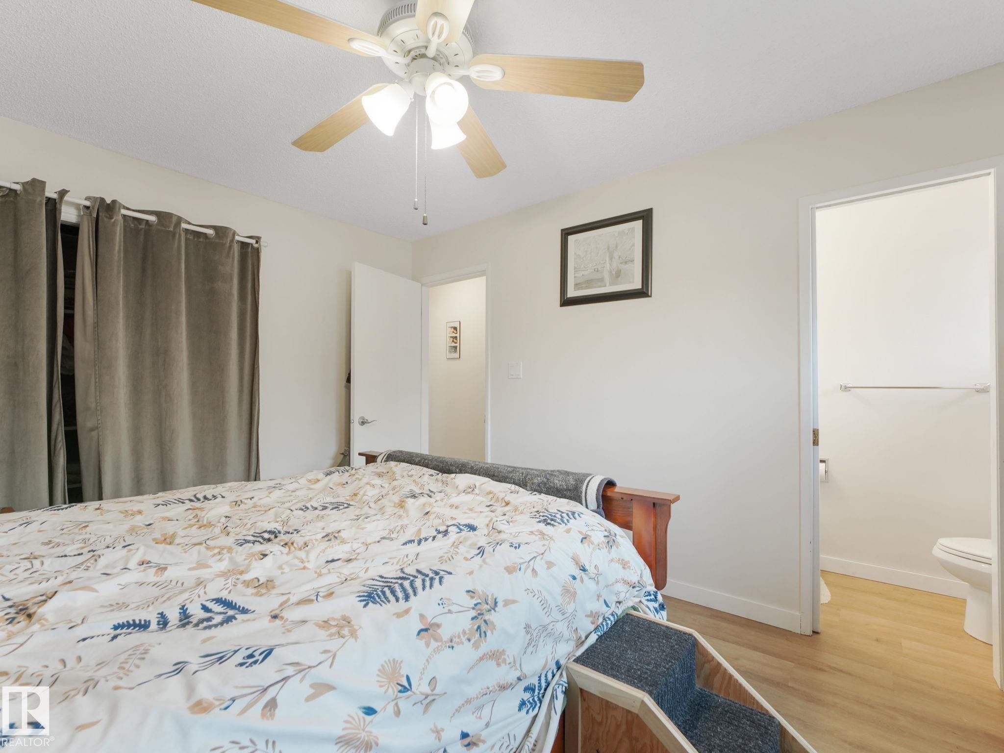 7120 39 Avenue, Edmonton, AB - Indoor Photo Showing Bedroom