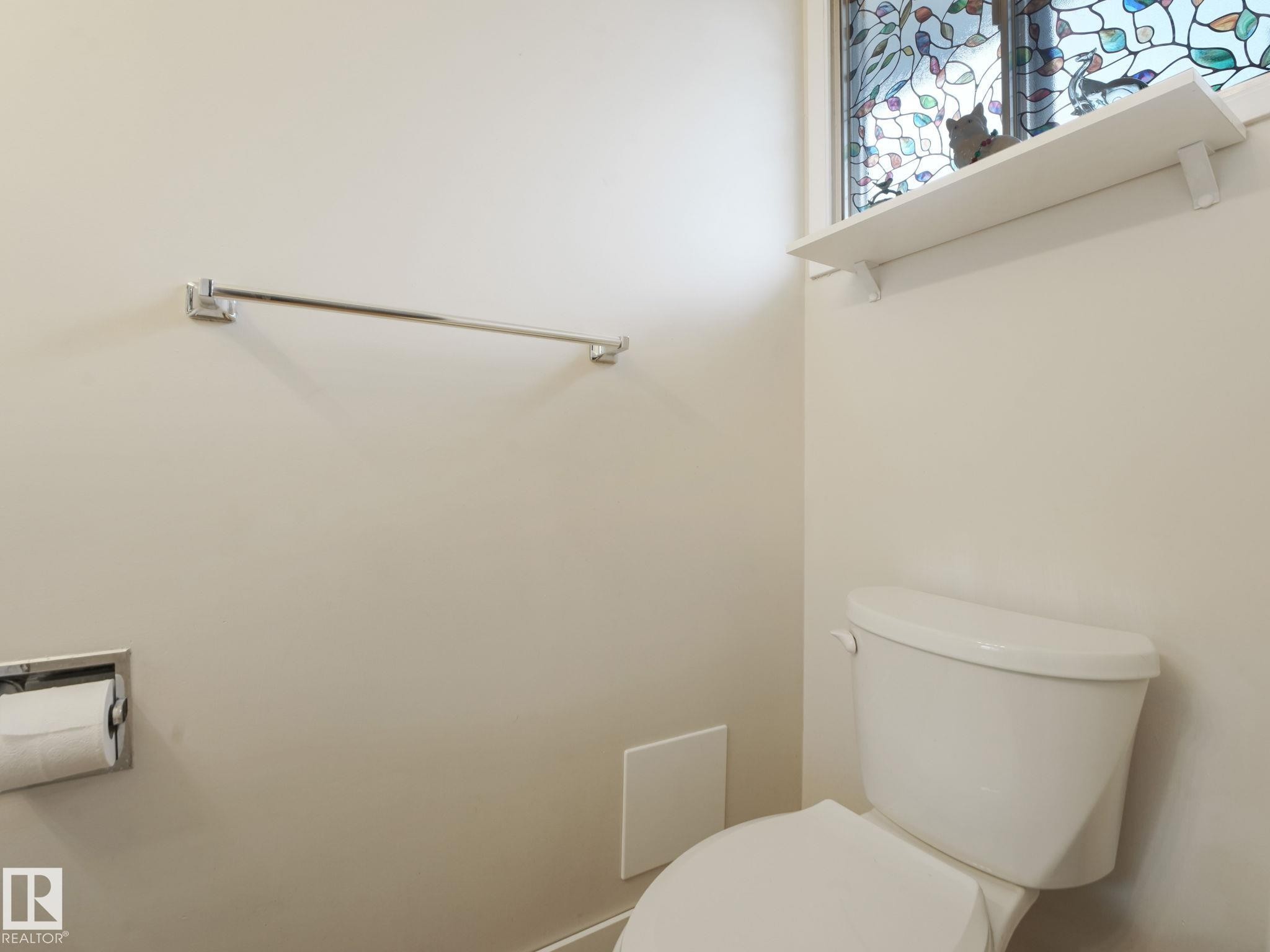 7120 39 Avenue, Edmonton, AB - Indoor Photo Showing Bathroom