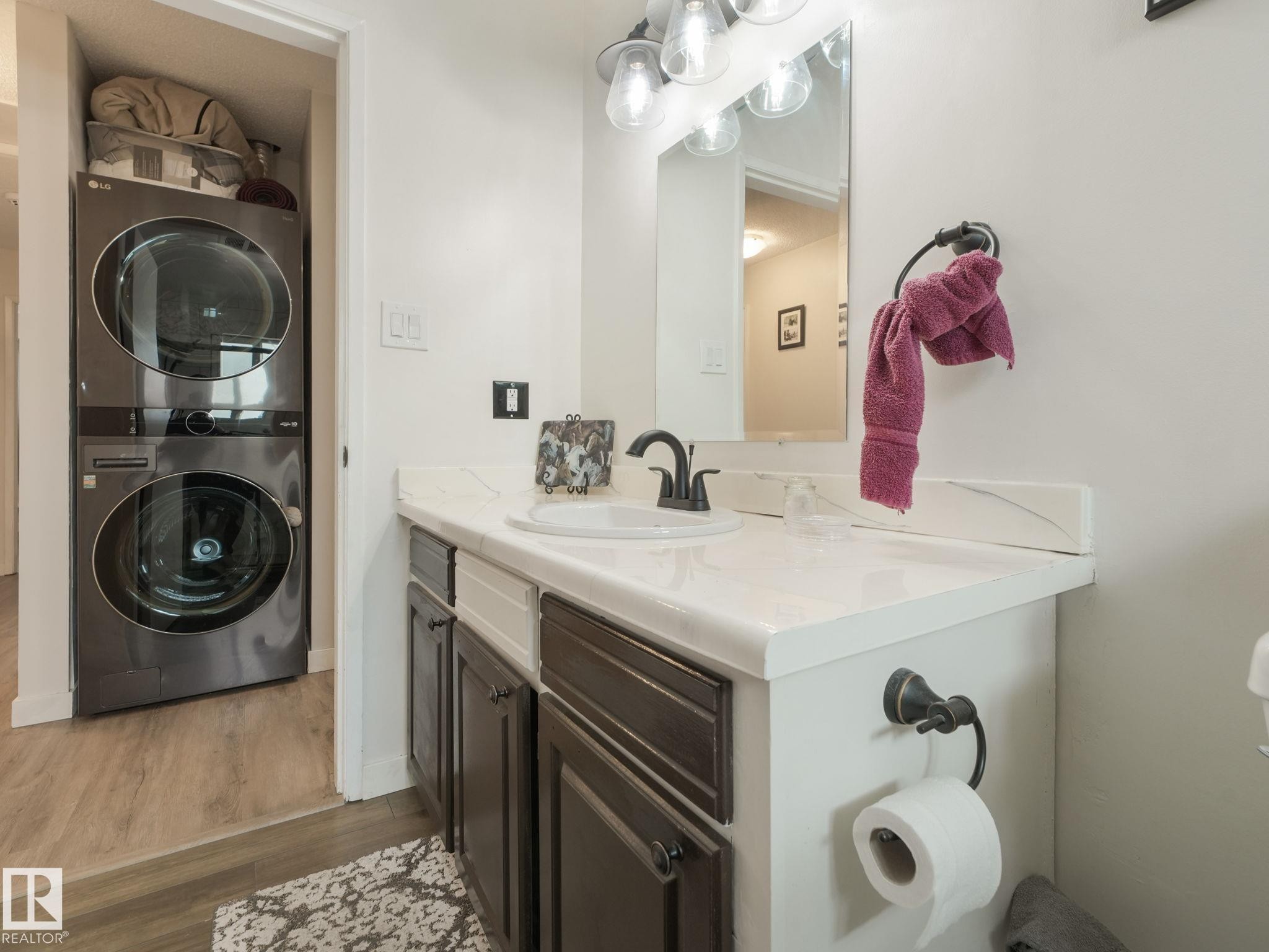 7120 39 Avenue, Edmonton, AB - Indoor Photo Showing Laundry Room