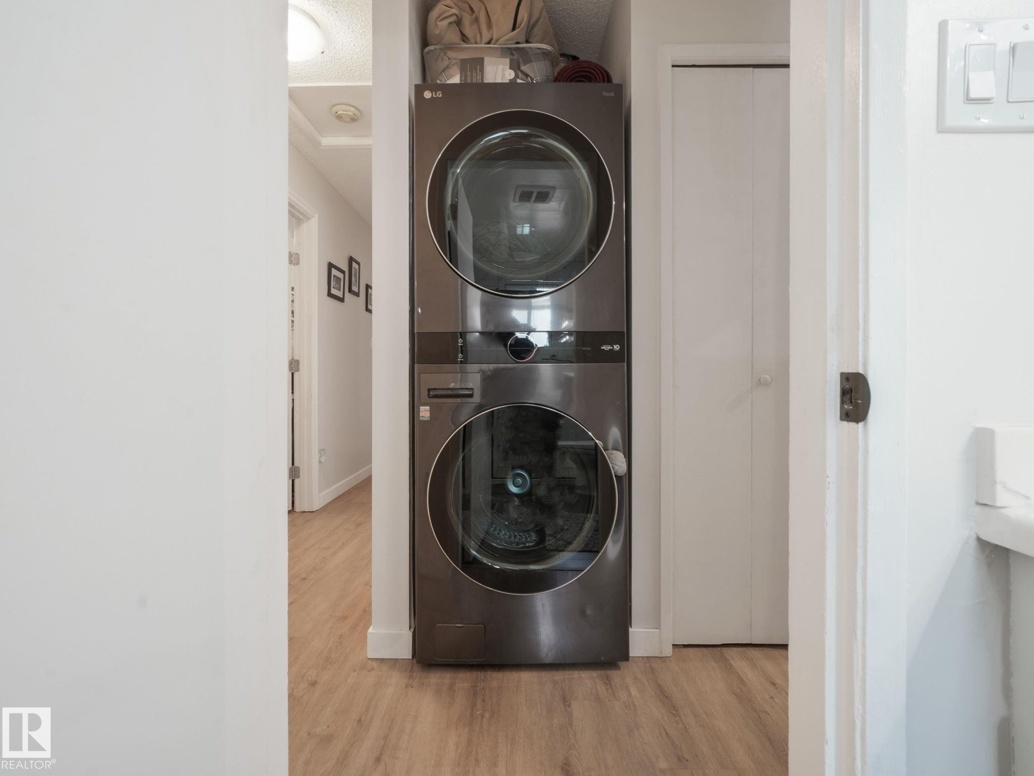 7120 39 Avenue, Edmonton, AB - Indoor Photo Showing Laundry Room