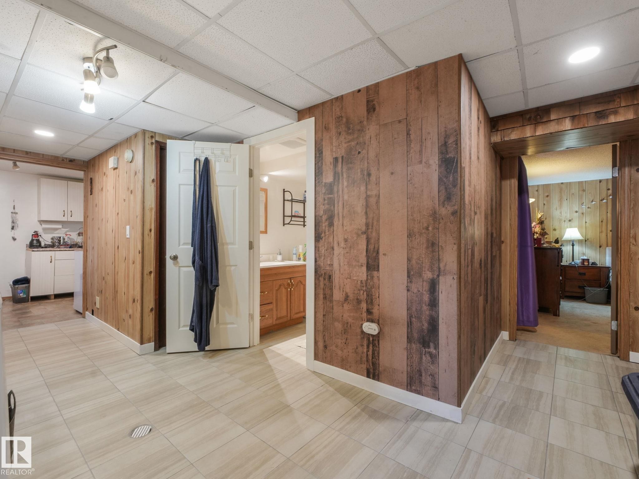 7120 39 Avenue, Edmonton, AB - Indoor Photo Showing Other Room