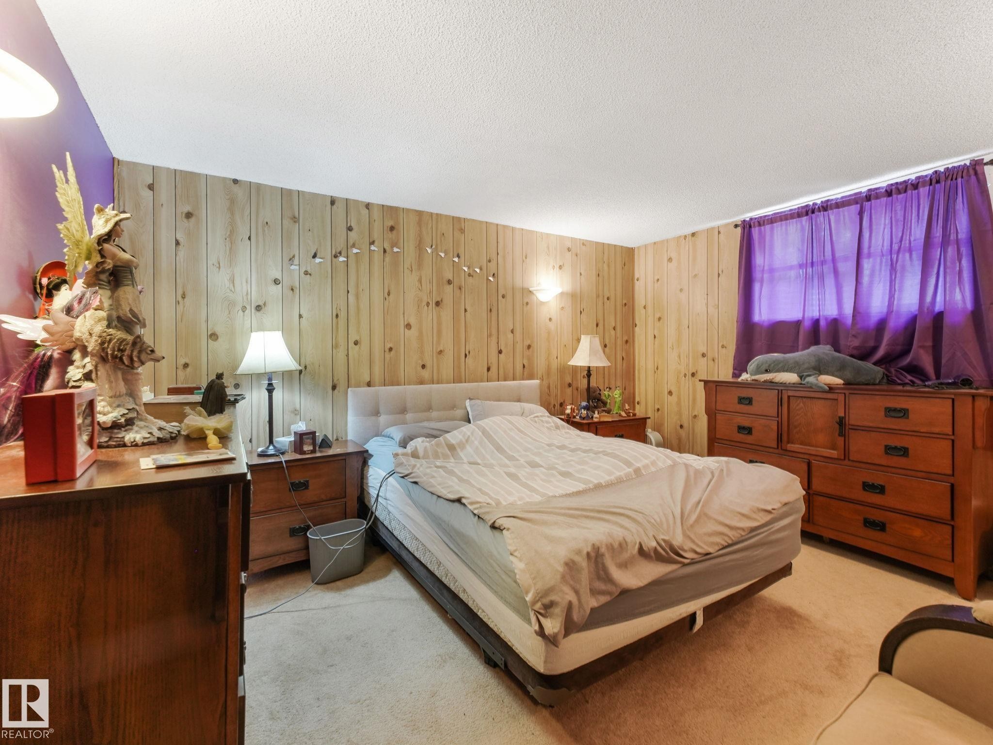 7120 39 Avenue, Edmonton, AB - Indoor Photo Showing Bedroom
