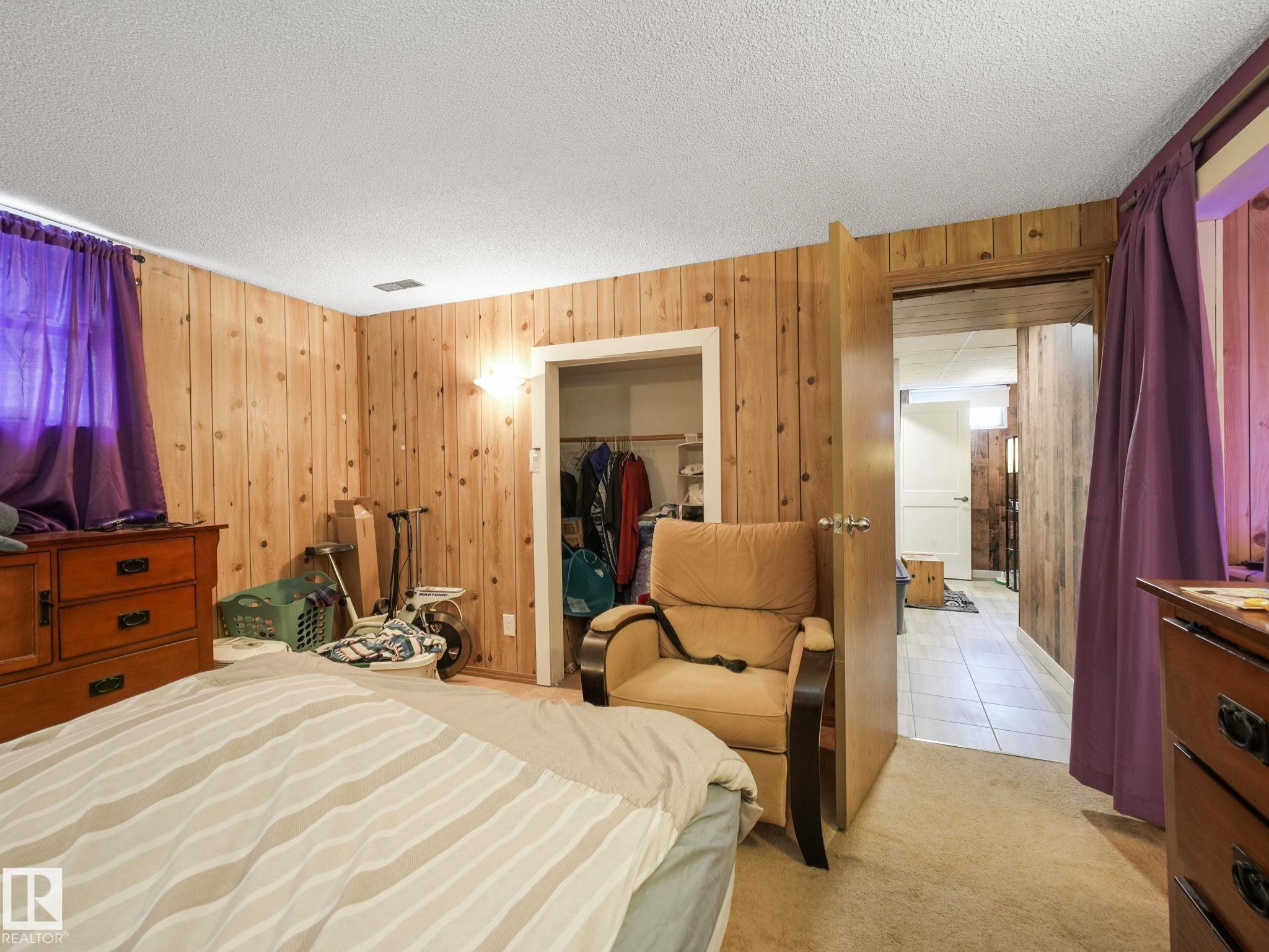 7120 39 Avenue, Edmonton, AB - Indoor Photo Showing Bedroom
