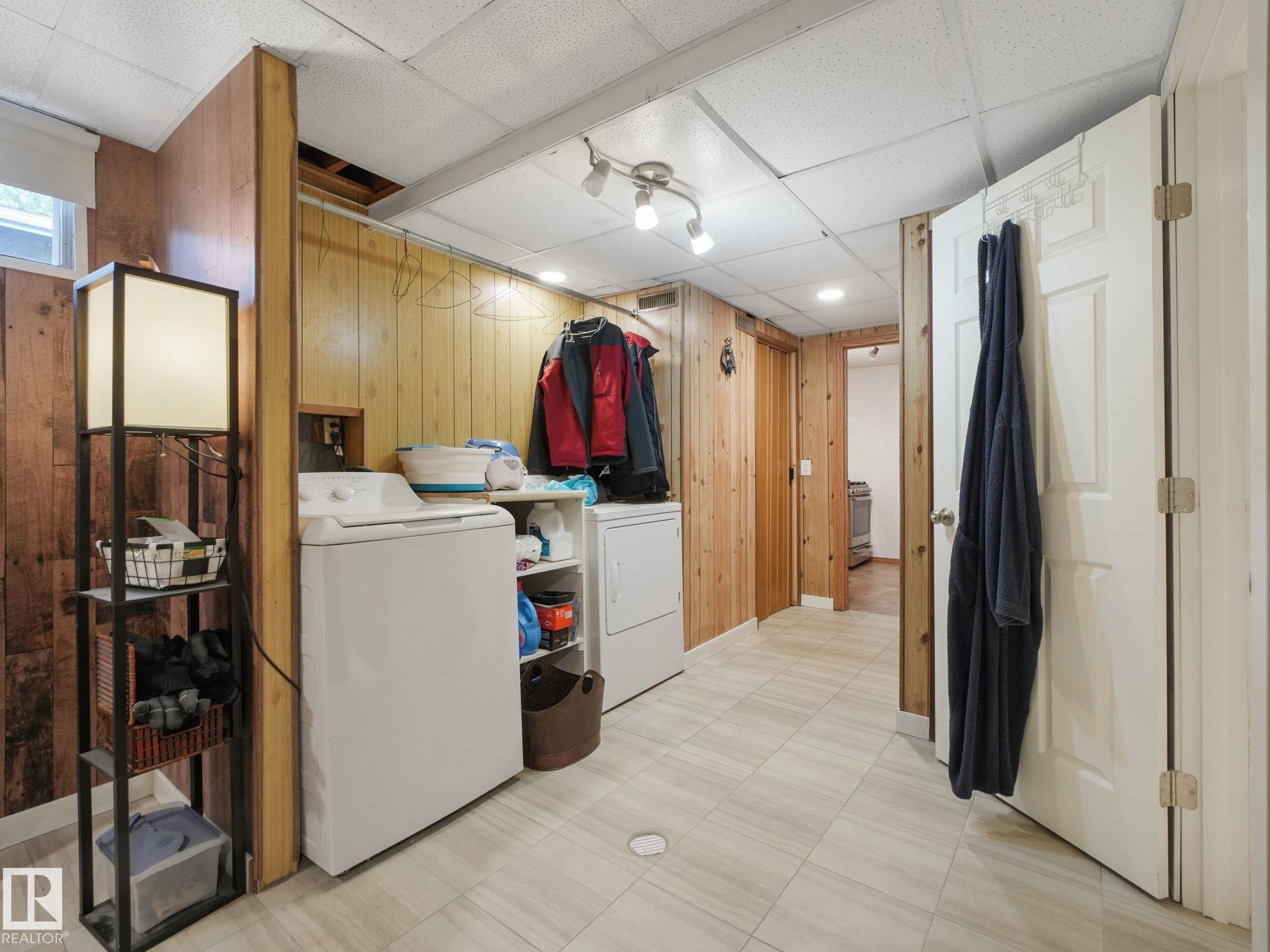 7120 39 Avenue, Edmonton, AB - Indoor Photo Showing Laundry Room
