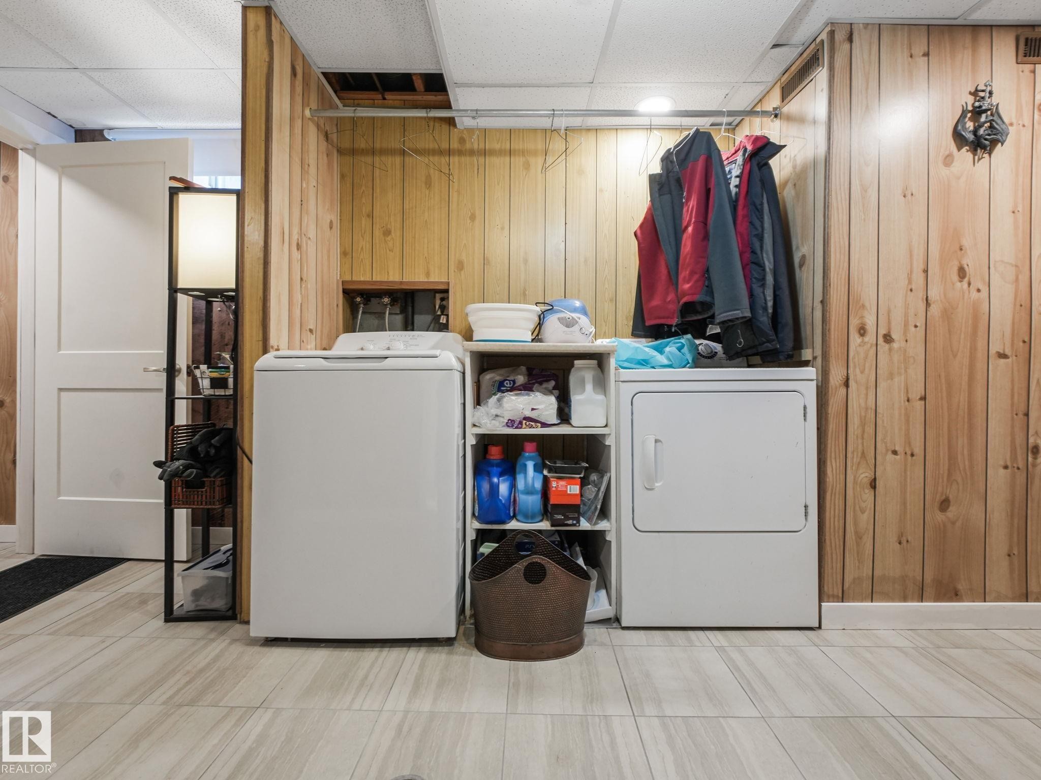 7120 39 Avenue, Edmonton, AB - Indoor Photo Showing Laundry Room