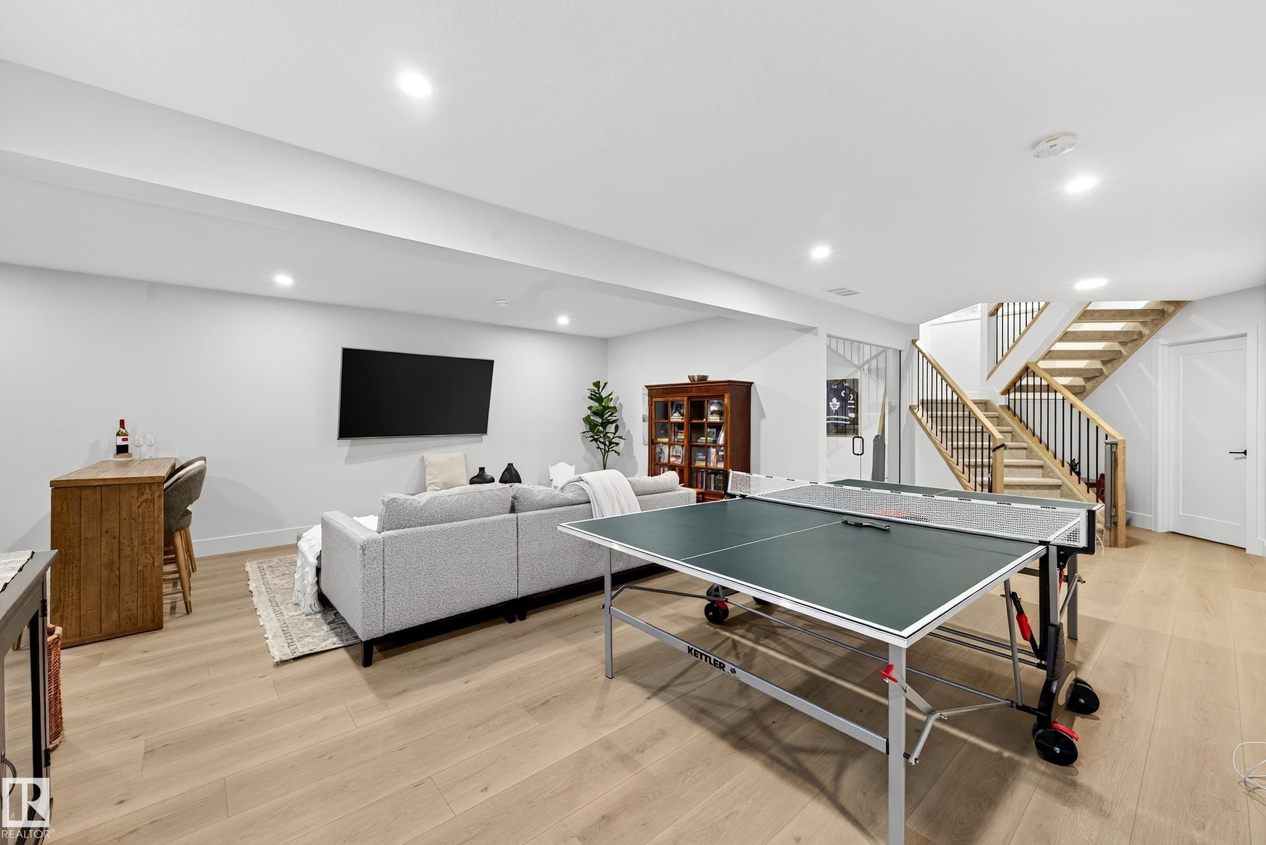 14 Jane Point(E), St. Albert, AB - Indoor