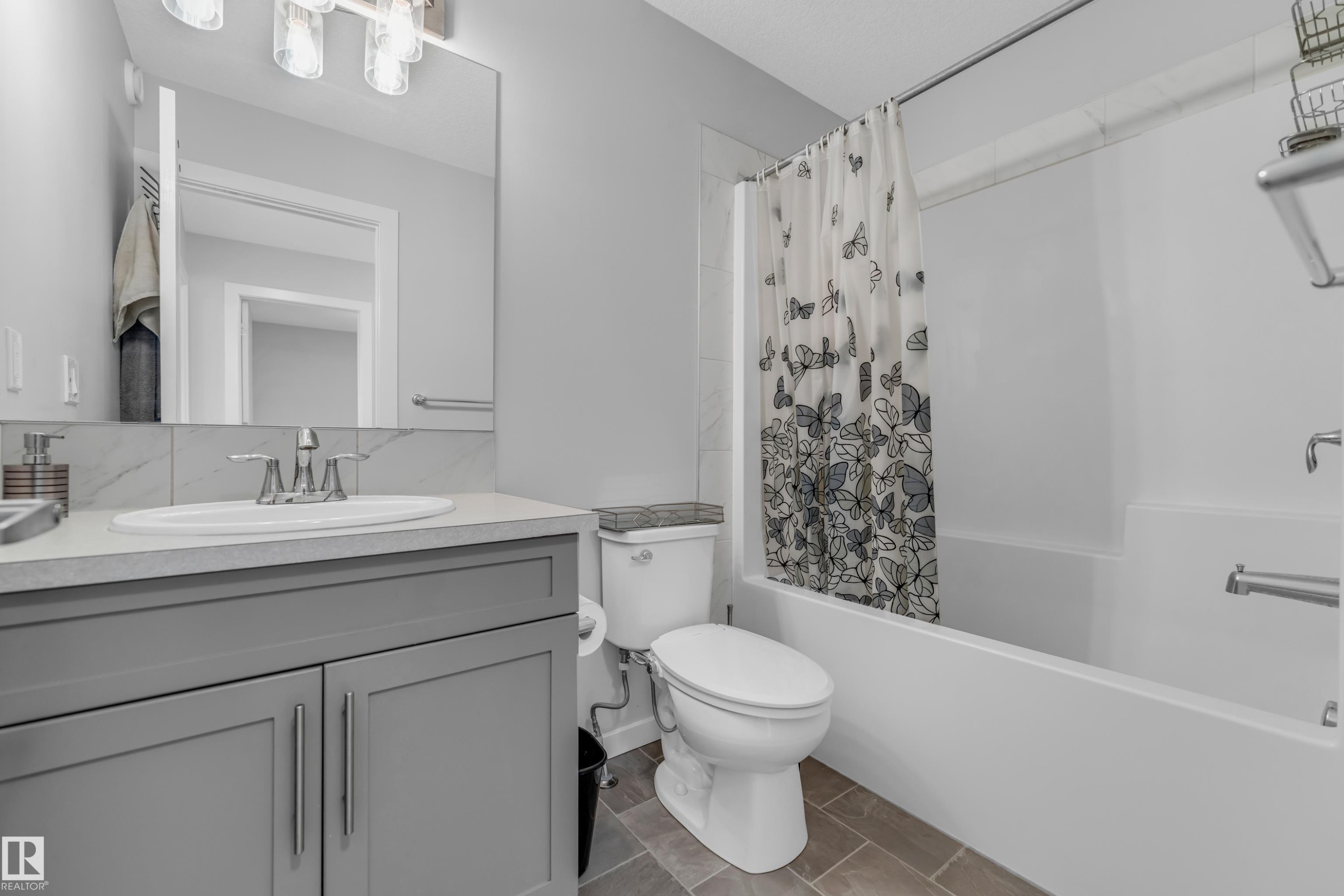 3545 Cherry Landing, Edmonton, AB - Indoor Photo Showing Bathroom