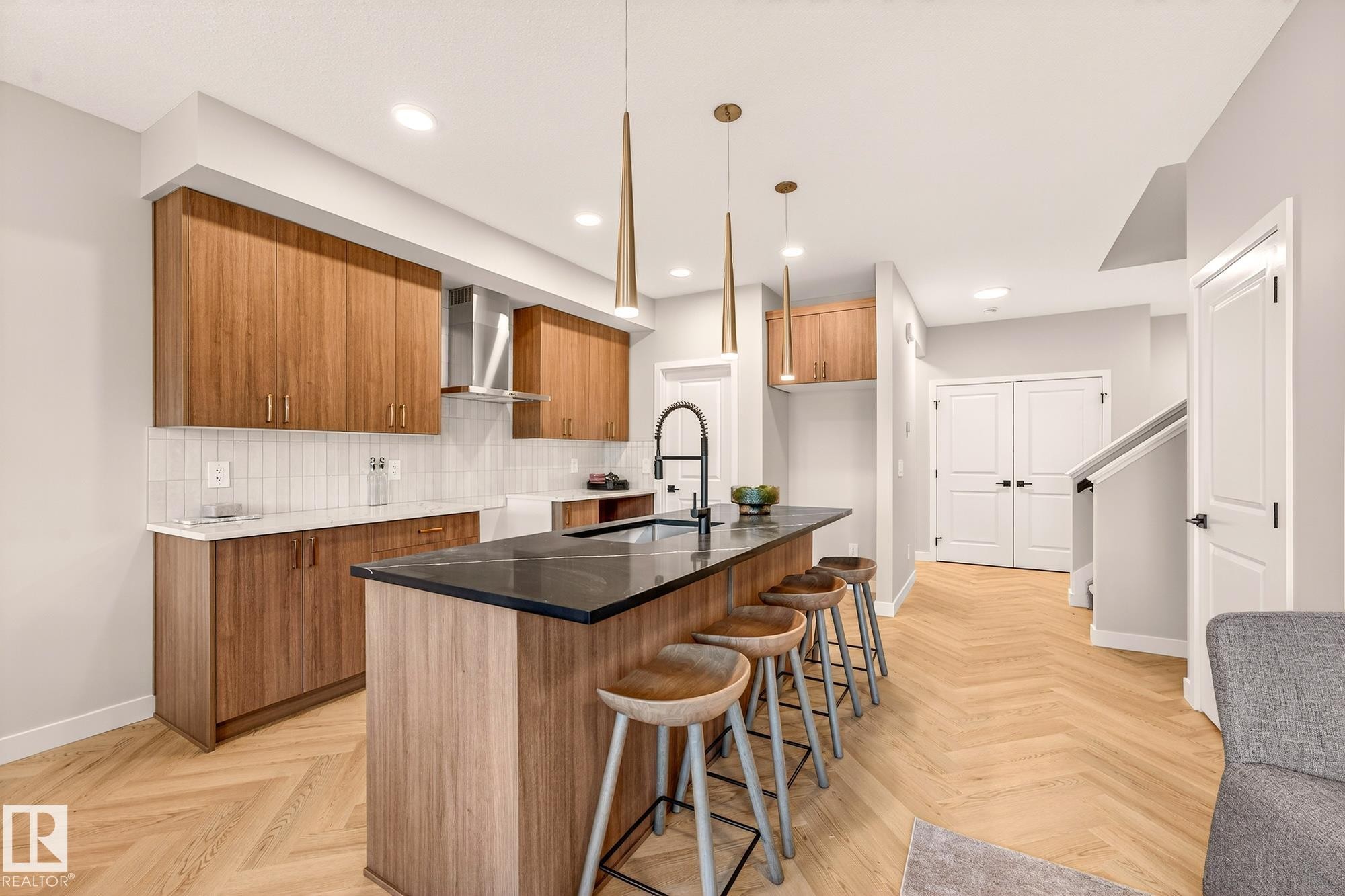 8245 Kiriak Loop, Edmonton, AB - Indoor Photo Showing Kitchen With Upgraded Kitchen