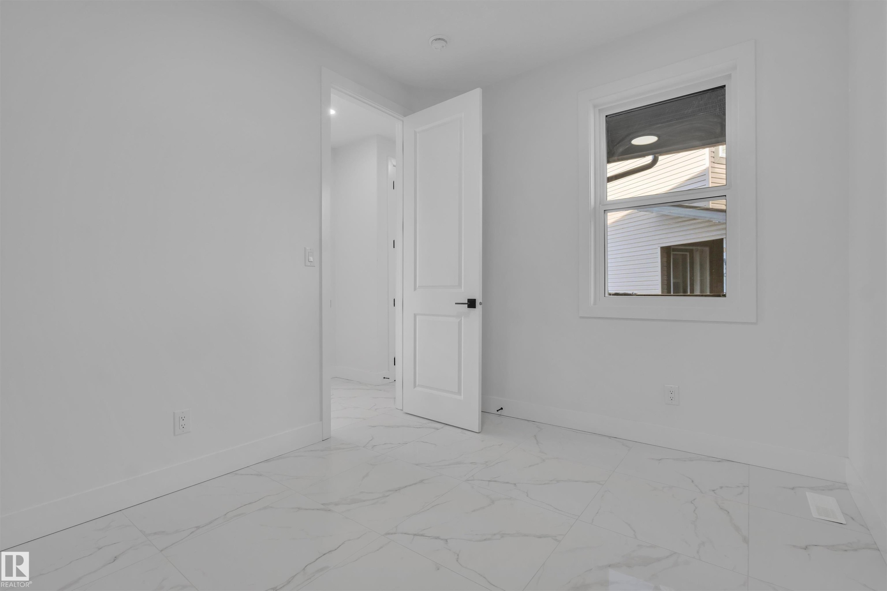 415 Pine Point(E), Leduc, AB - Indoor Photo Showing Other Room