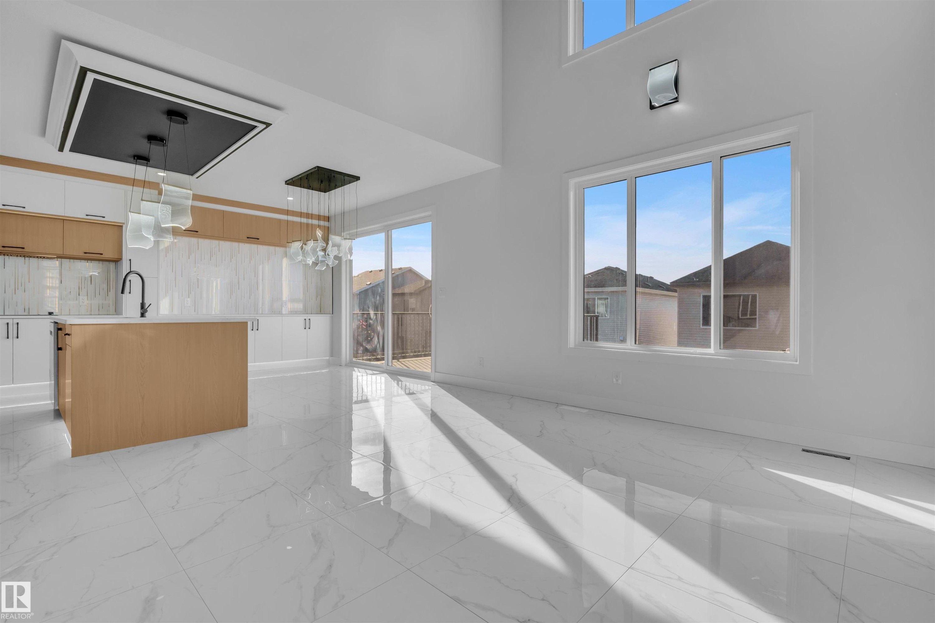 415 Pine Point(E), Leduc, AB - Photo Showing Kitchen