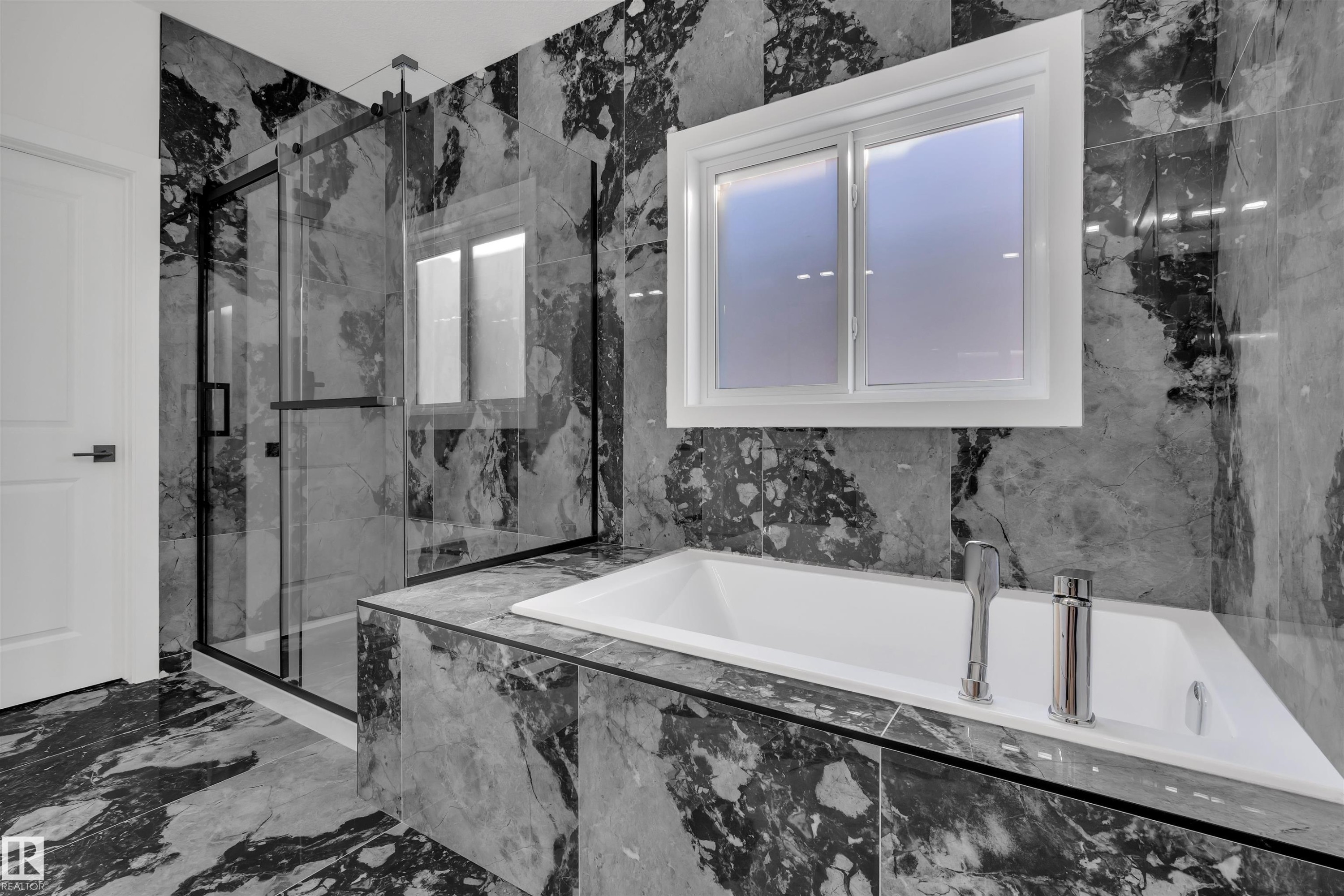 415 Pine Point(E), Leduc, AB - Indoor Photo Showing Bathroom