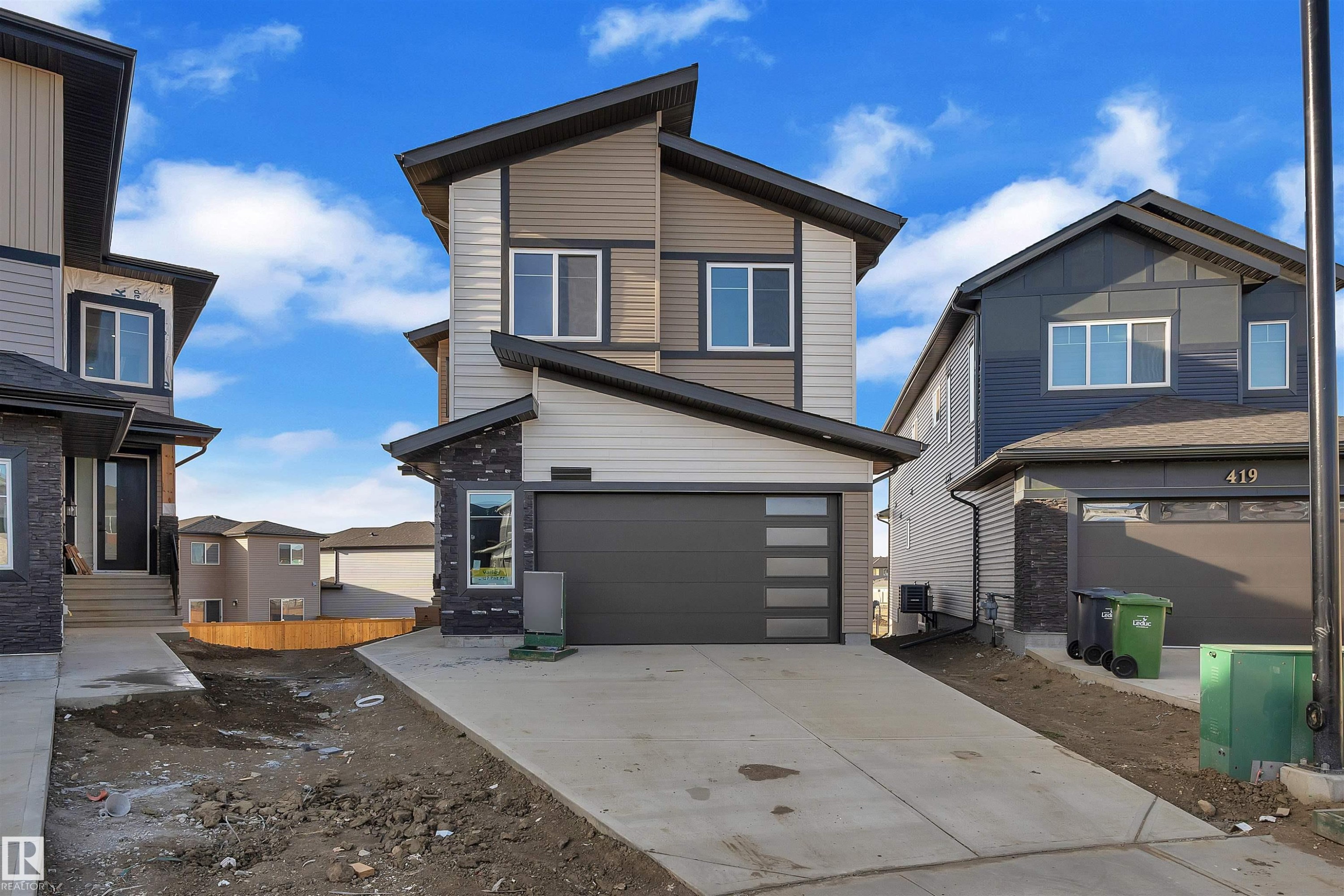 417 Pine Point(E), Leduc, AB - Outdoor