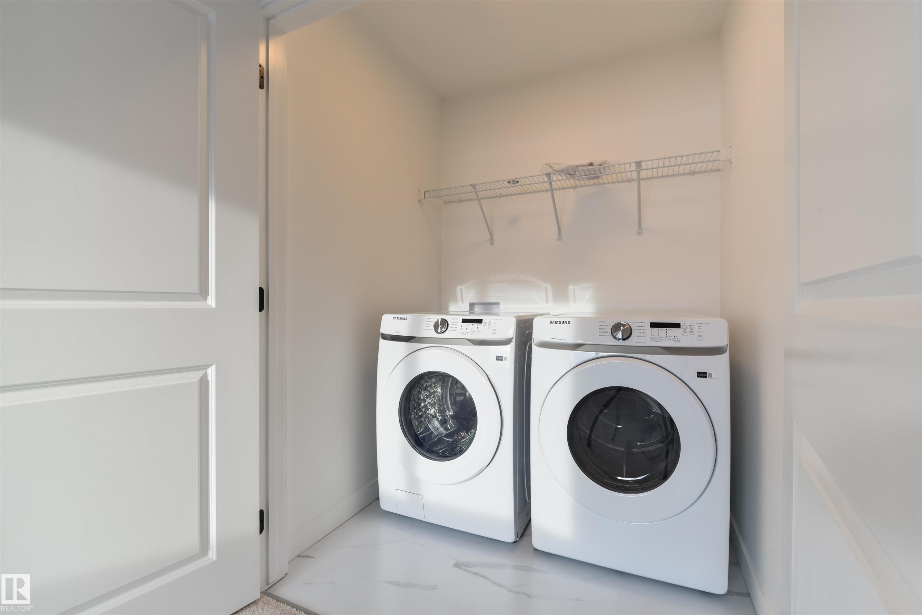 9 Cobblestone Gate, Spruce Grove, AB - Indoor Photo Showing Laundry Room