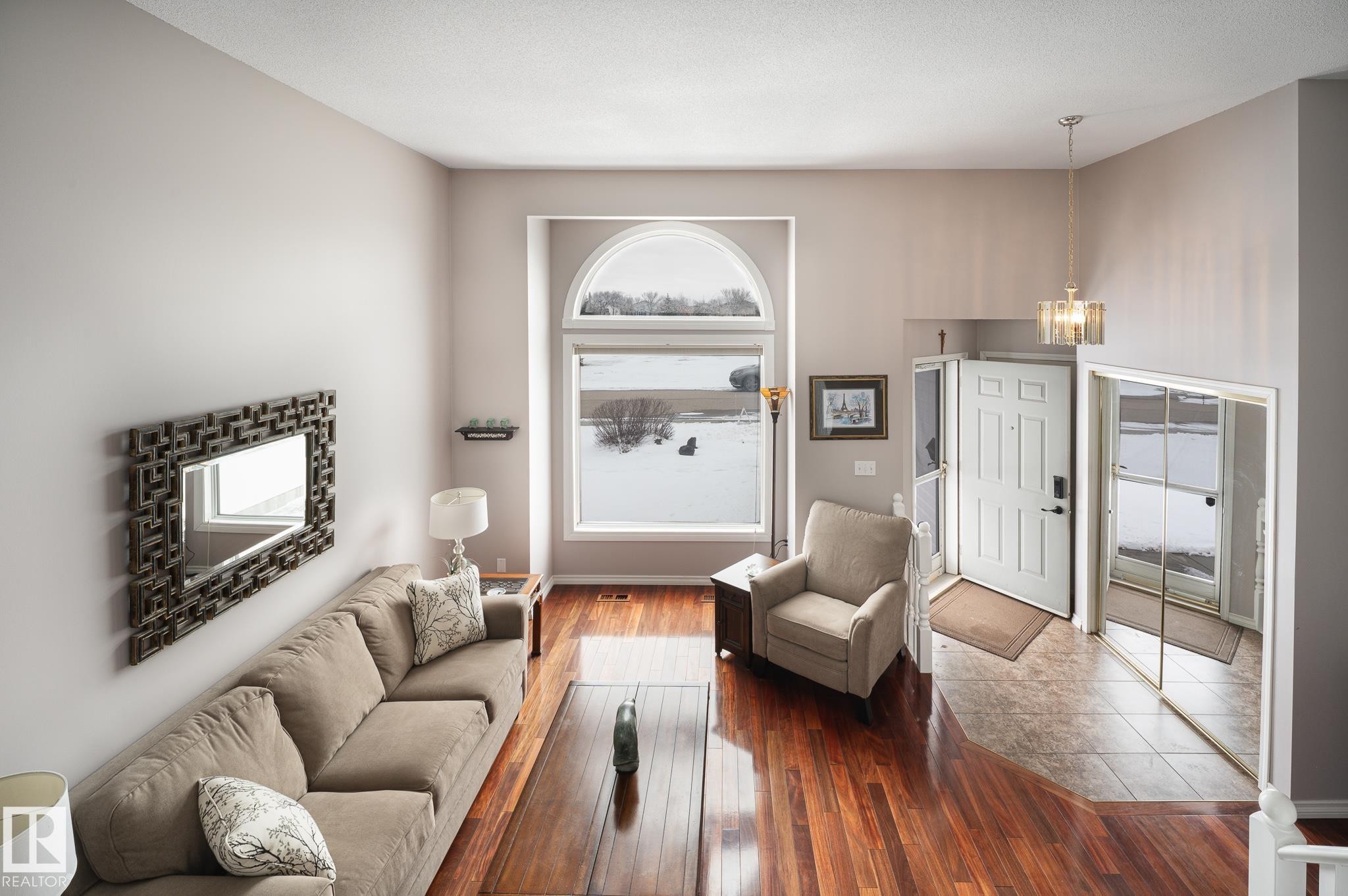 7011 158 Avenue, Edmonton, AB - Indoor Photo Showing Living Room
