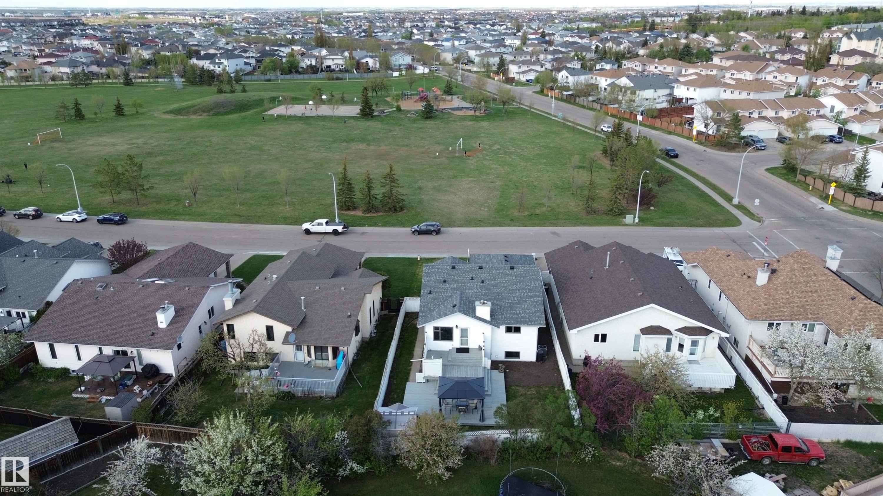 7011 158 Avenue, Edmonton, AB - Outdoor With View