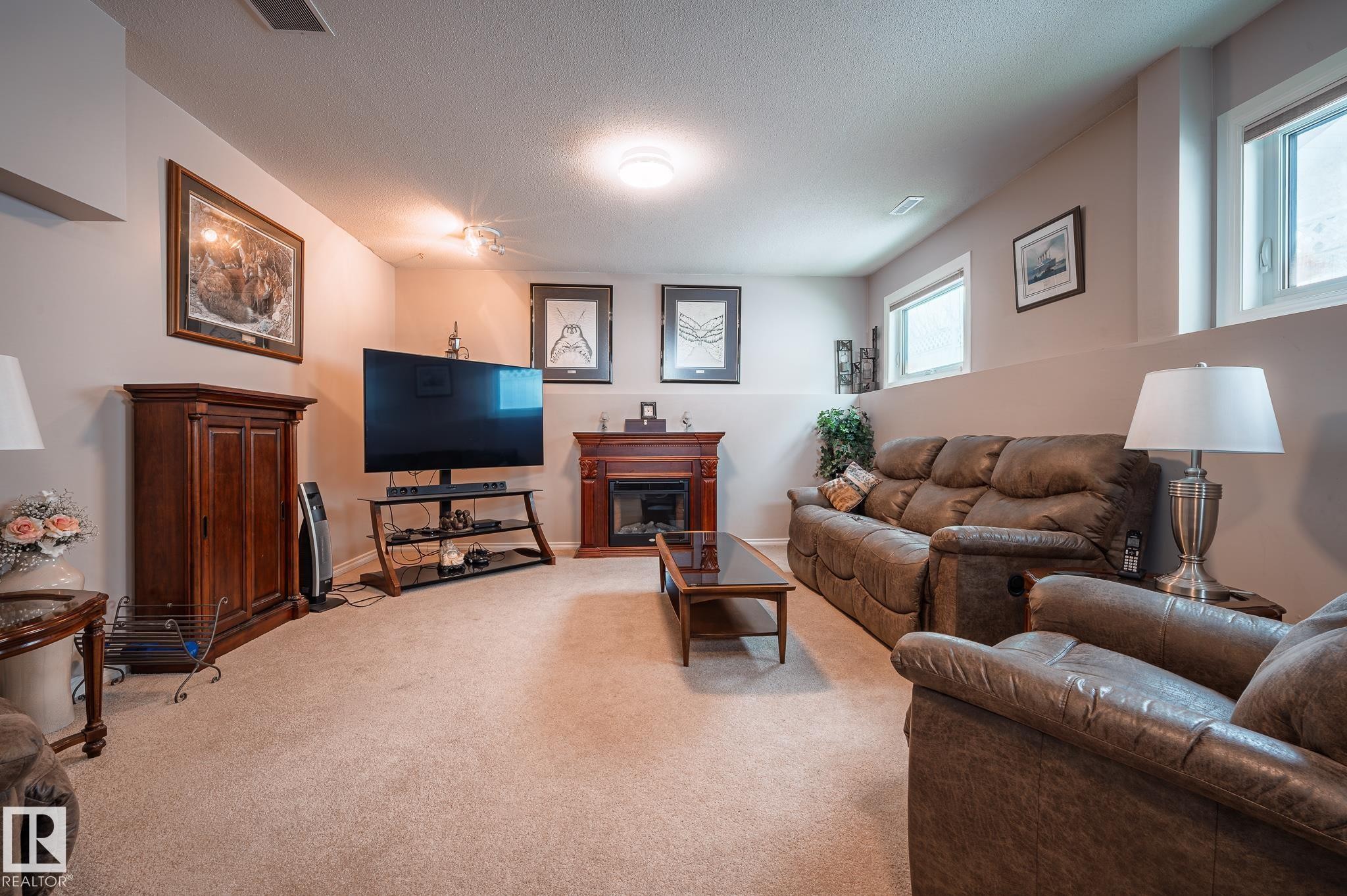 7011 158 Avenue, Edmonton, AB - Indoor Photo Showing Living Room