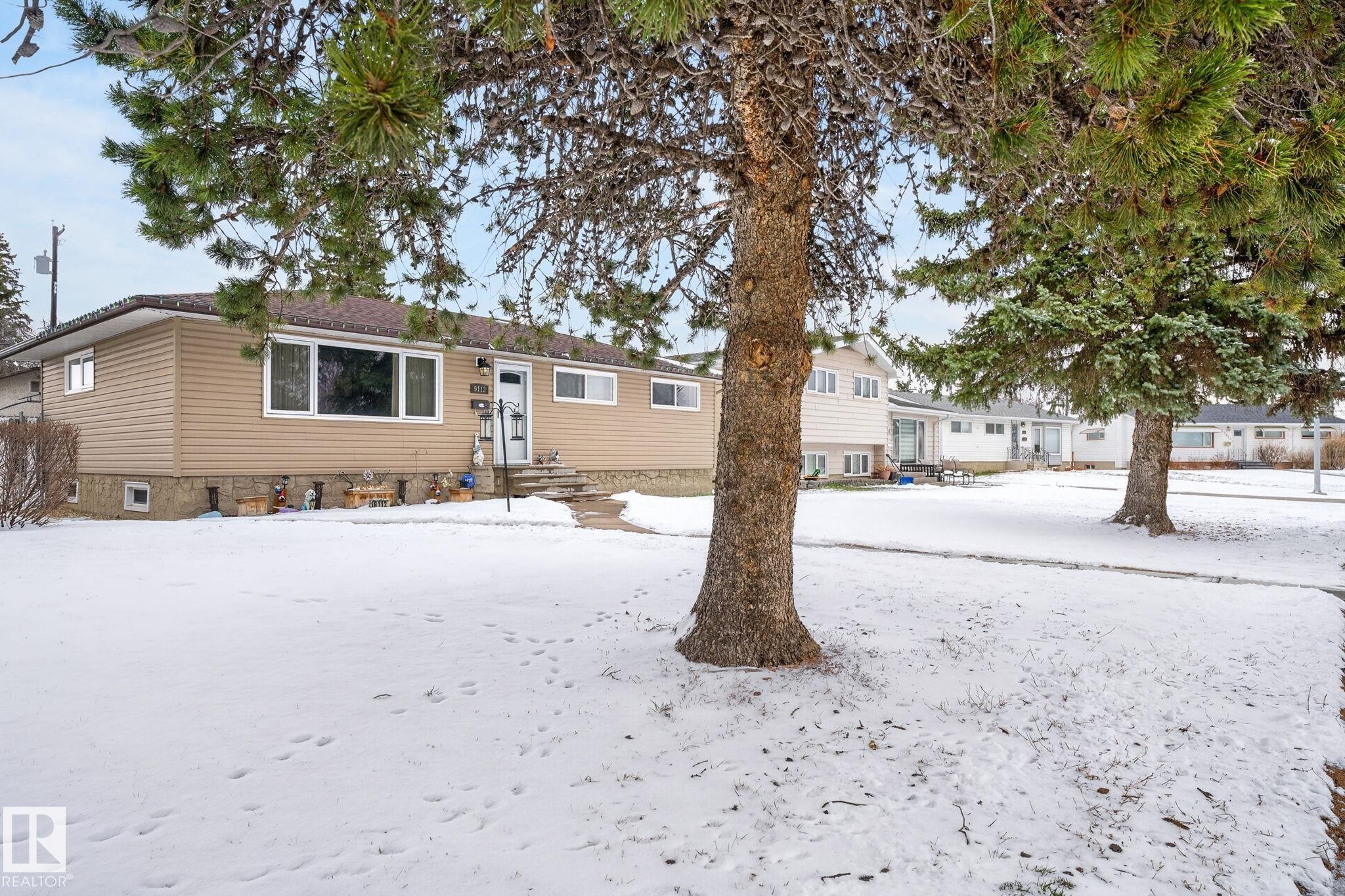 Single-story residence featuring tan siding and a dark roof - 9112 130 Avenue, Edmonton, AB - Outdoor