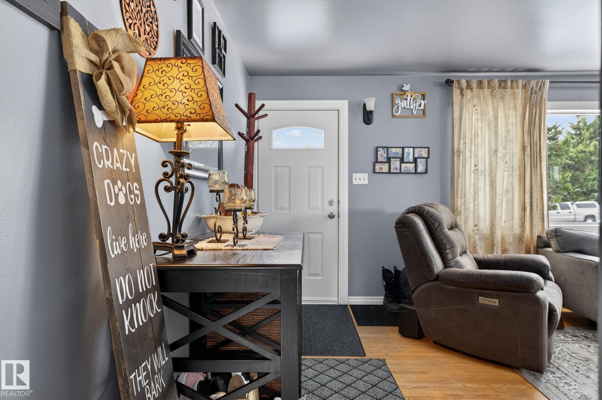 Image quality insufficient for description - 9112 130 Avenue, Edmonton, AB - Indoor