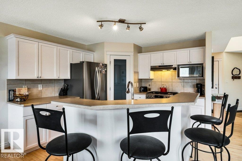 23 211 Blackburn Drive E, Edmonton, AB - Indoor Photo Showing Kitchen With Double Sink