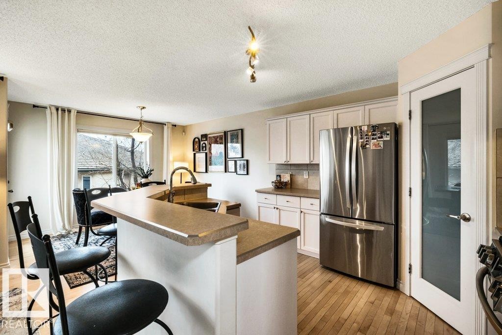 23 211 Blackburn Drive E, Edmonton, AB - Indoor Photo Showing Kitchen