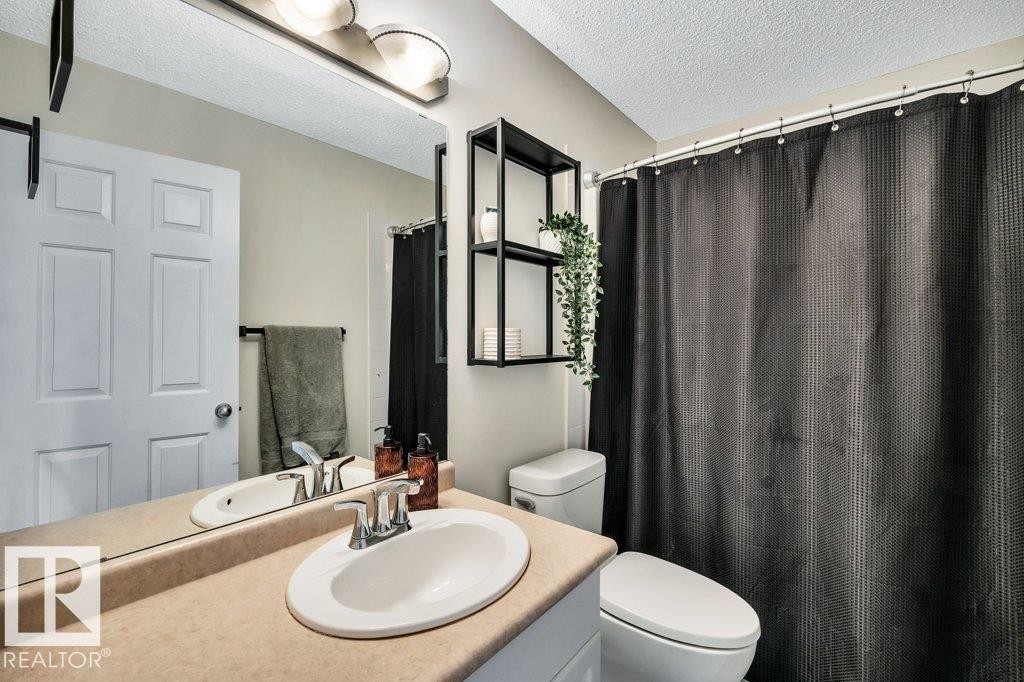 23 211 Blackburn Drive E, Edmonton, AB - Indoor Photo Showing Bathroom