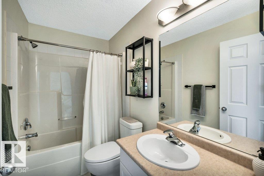 23 211 Blackburn Drive E, Edmonton, AB - Indoor Photo Showing Bathroom