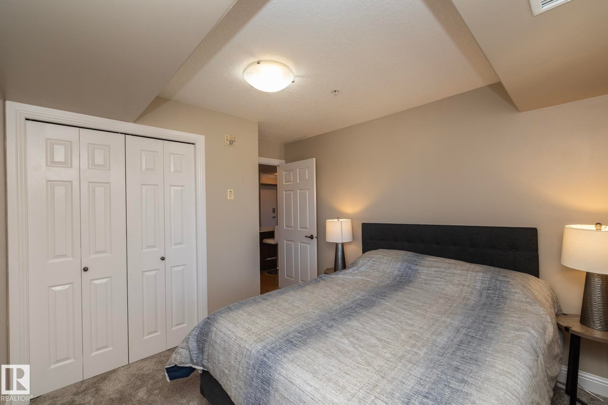 209 13111 140 Avenue, Edmonton, AB - Indoor Photo Showing Bedroom