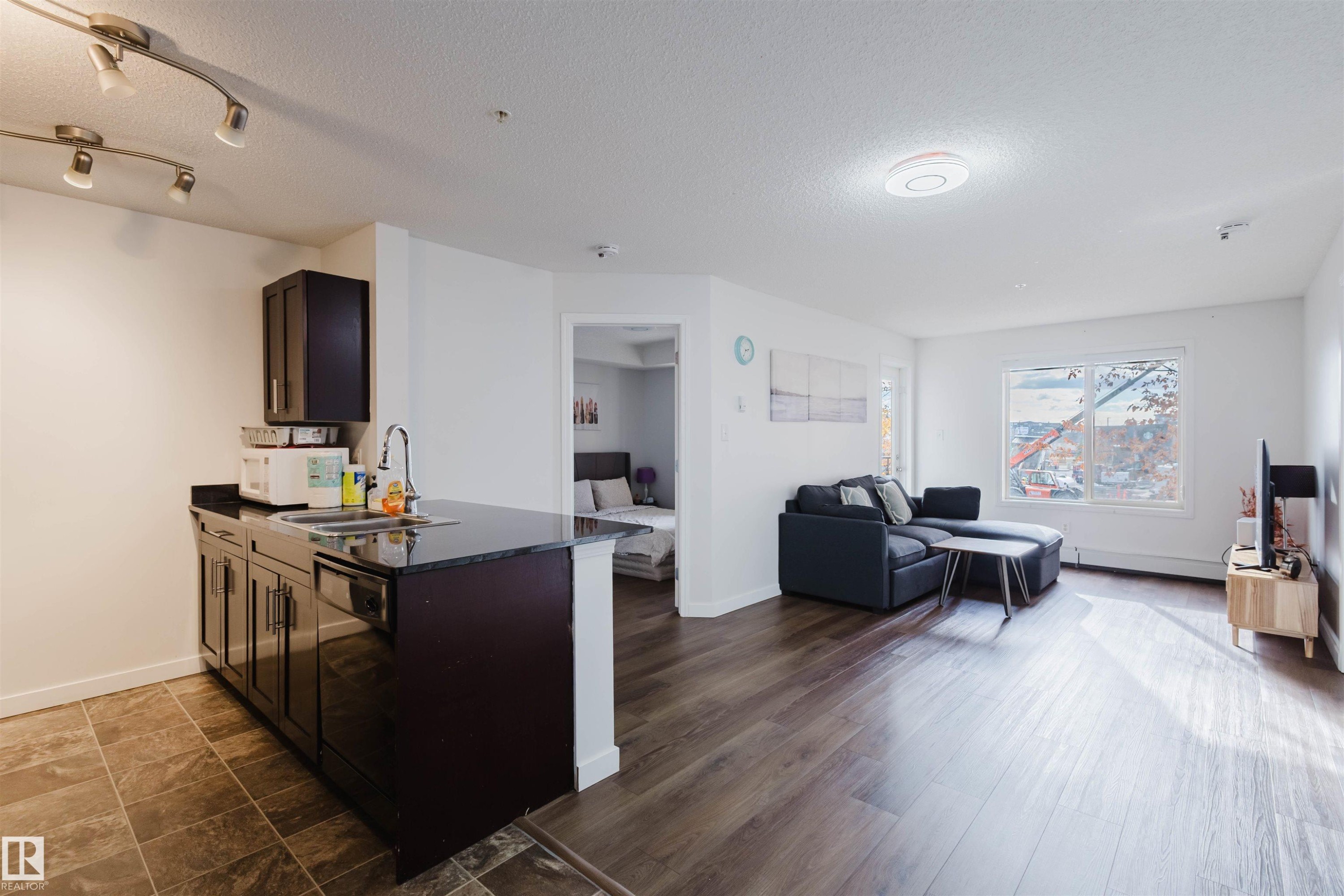 209 11803 22 Avenue, Edmonton, AB - Indoor