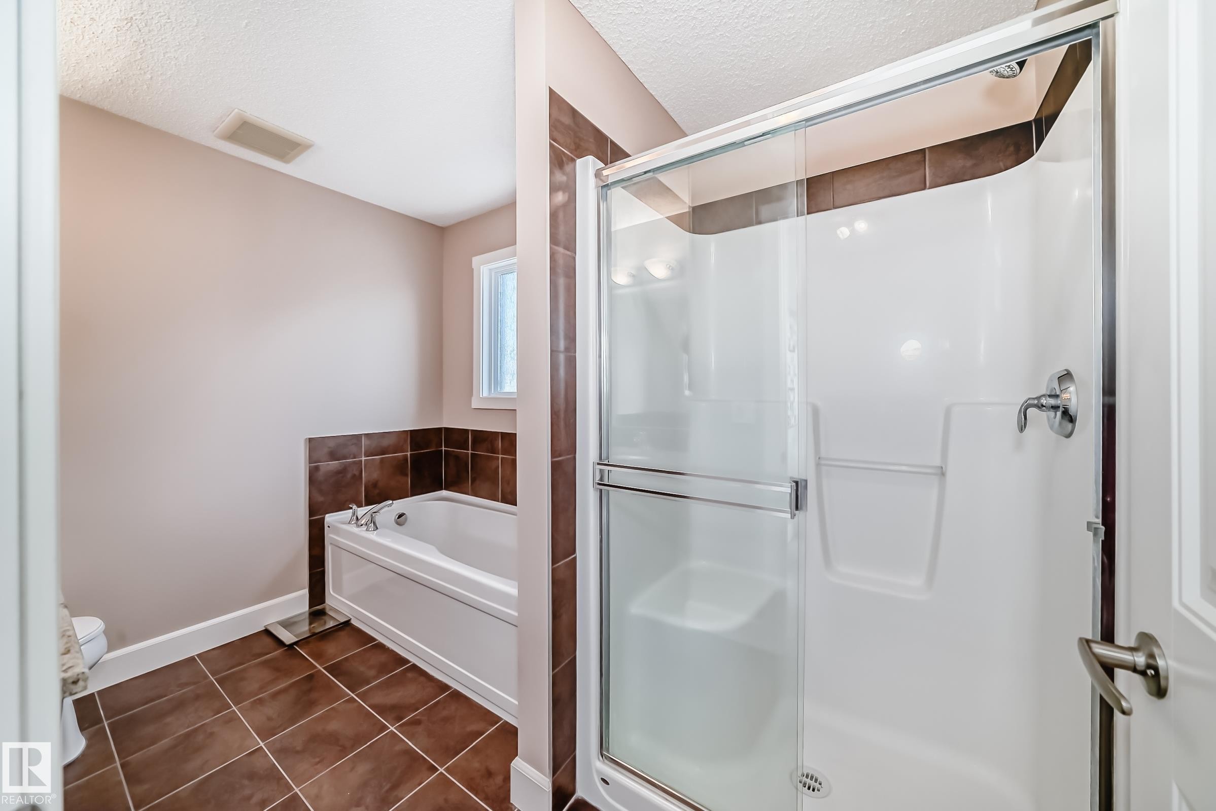16520 136 Street Nw, Edmonton, AB - Outdoor