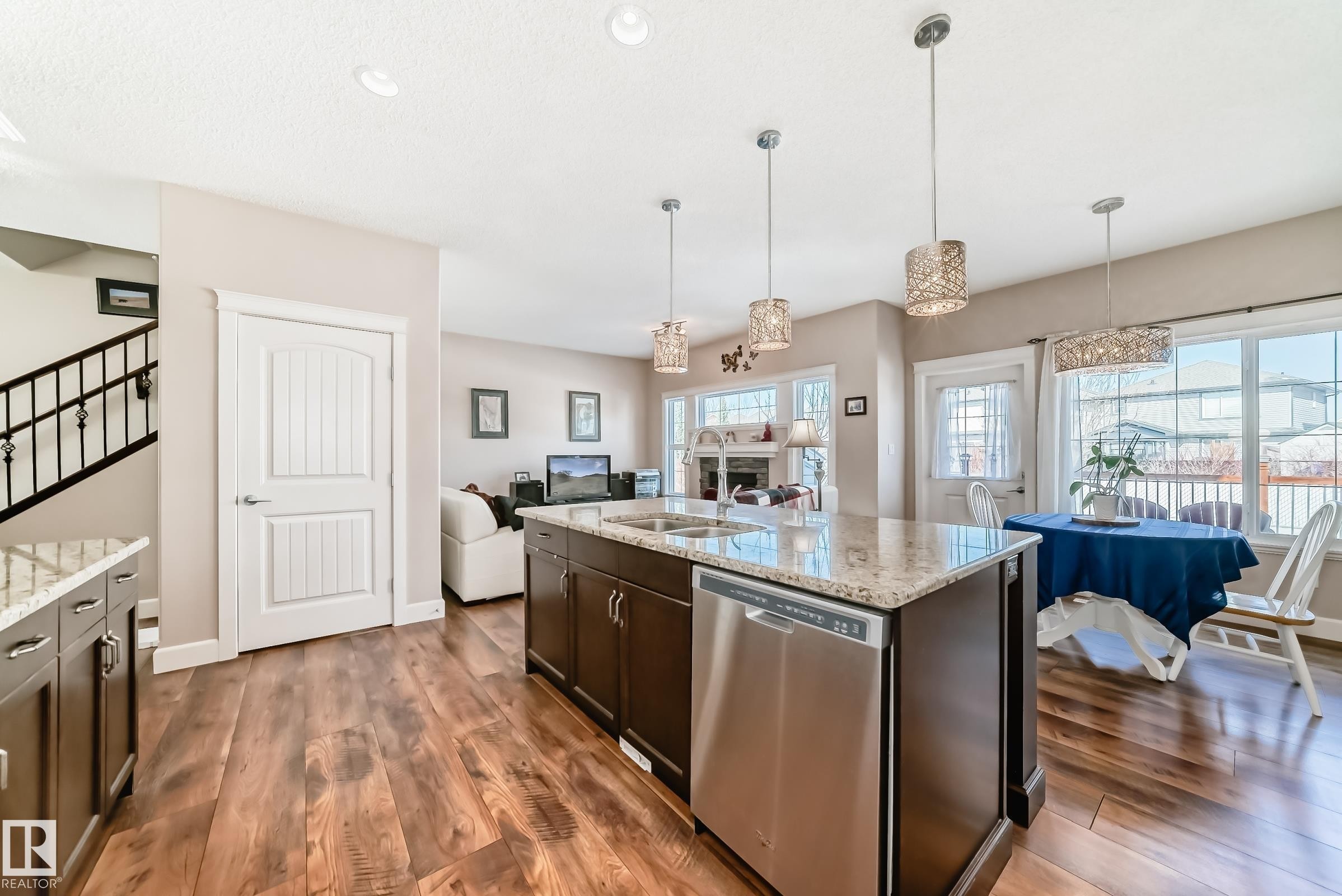16520 136 Street Nw, Edmonton, AB - Indoor Photo Showing Kitchen With Double Sink With Upgraded Kitchen
