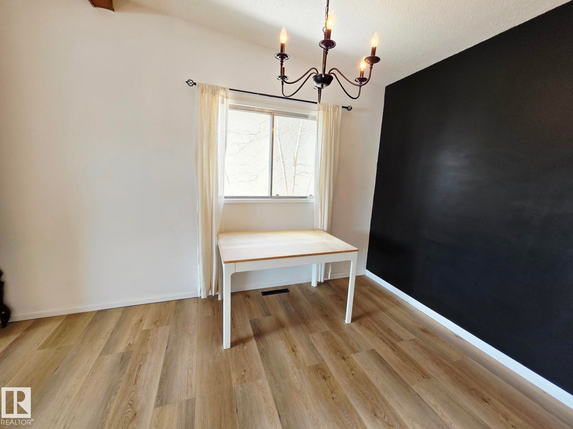 5204 43 Avenue, Leduc, AB - Indoor Photo Showing Other Room