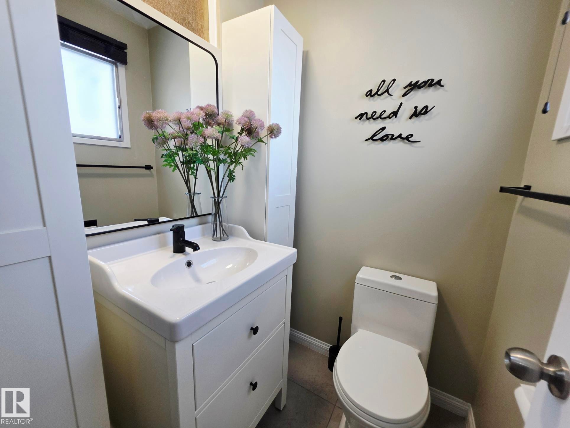 5204 43 Avenue, Leduc, AB - Indoor Photo Showing Bathroom