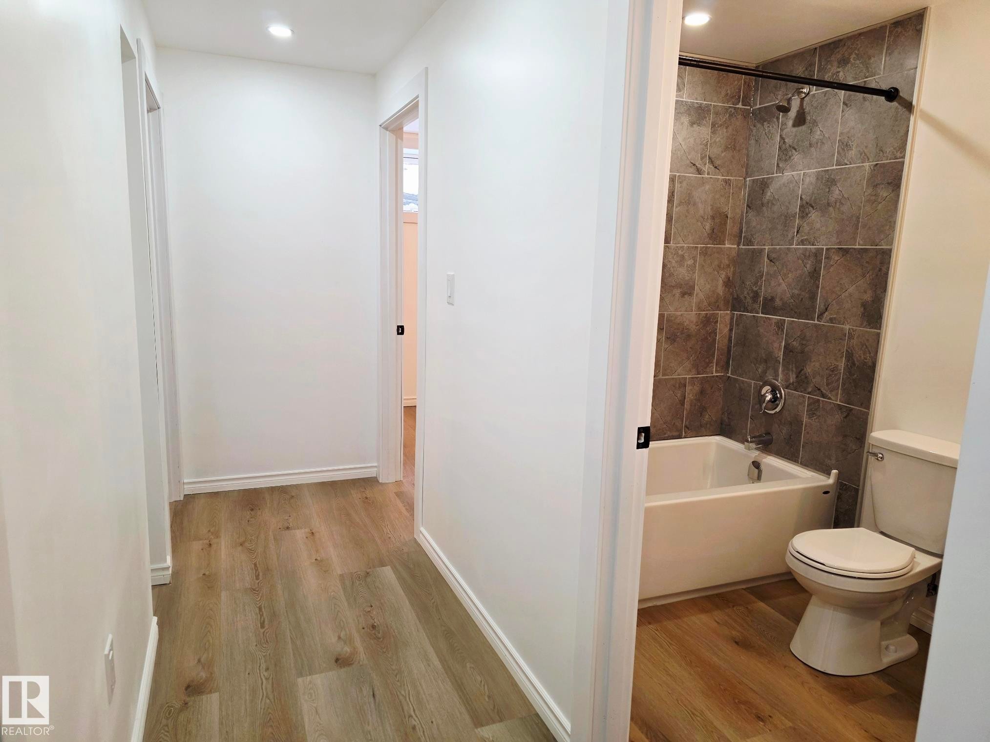 5204 43 Avenue, Leduc, AB - Indoor Photo Showing Bathroom