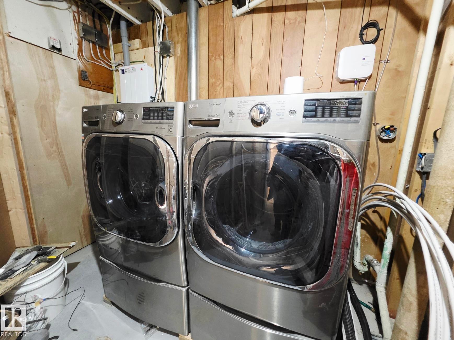 5204 43 Avenue, Leduc, AB - Indoor Photo Showing Laundry Room