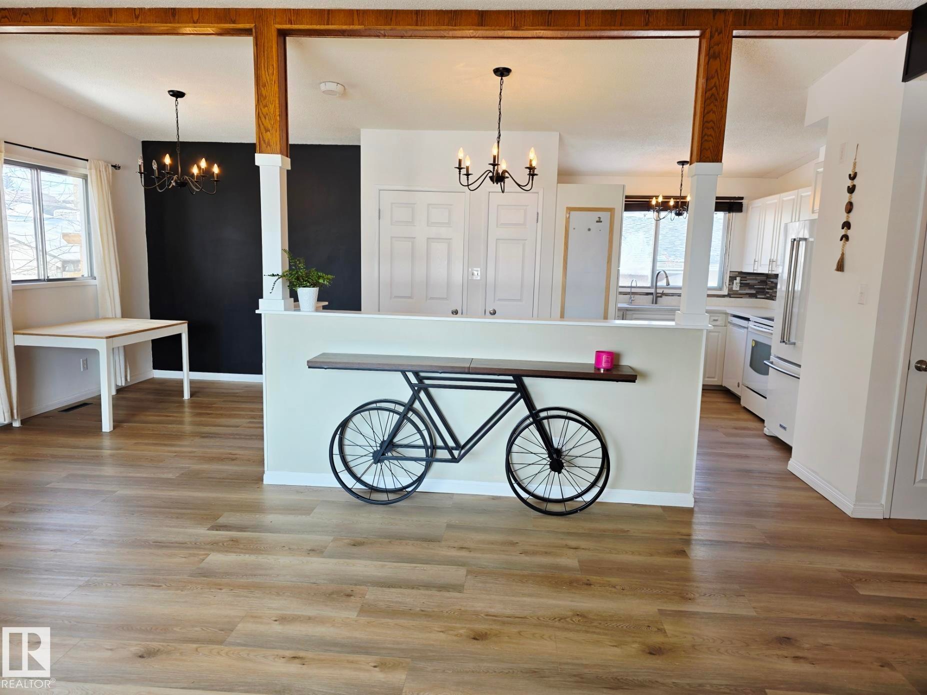 5204 43 Avenue, Leduc, AB - Indoor Photo Showing Kitchen