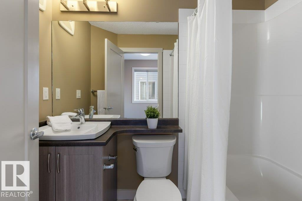 6 1391 Starling Drive, Edmonton, AB - Indoor Photo Showing Bathroom