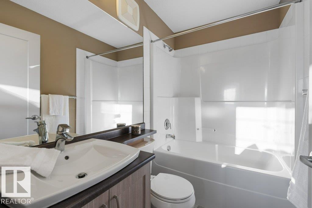 6 1391 Starling Drive, Edmonton, AB - Indoor Photo Showing Bathroom