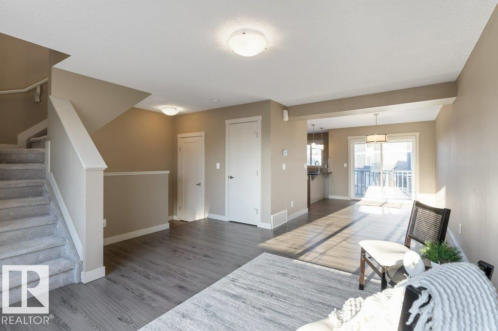 6 1391 Starling Drive, Edmonton, AB - Indoor