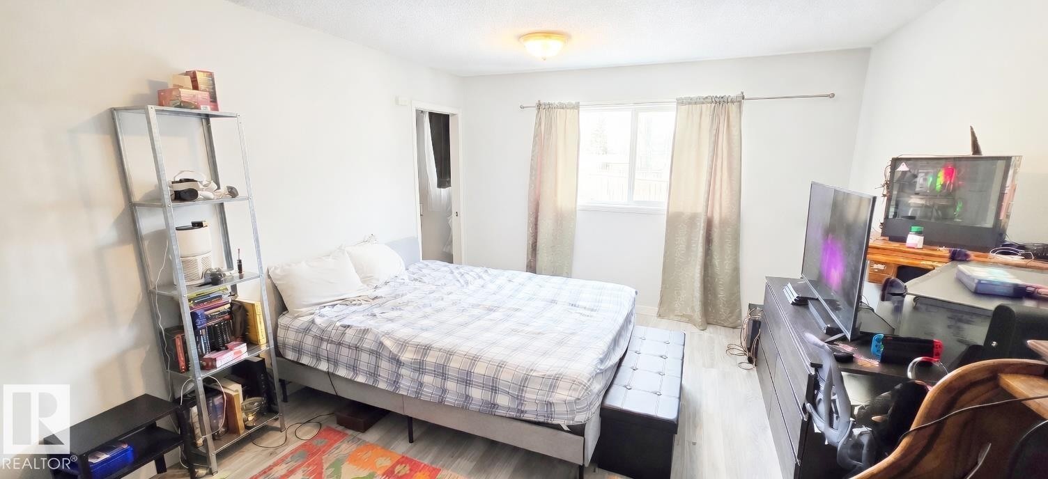 9218 163 Avenue, Edmonton, AB - Indoor Photo Showing Bedroom