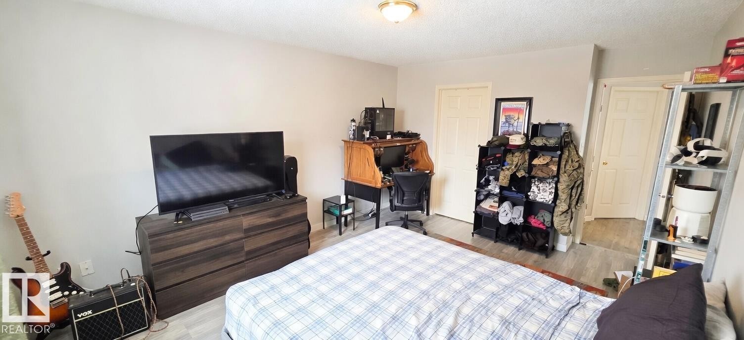9218 163 Avenue, Edmonton, AB - Indoor Photo Showing Bedroom