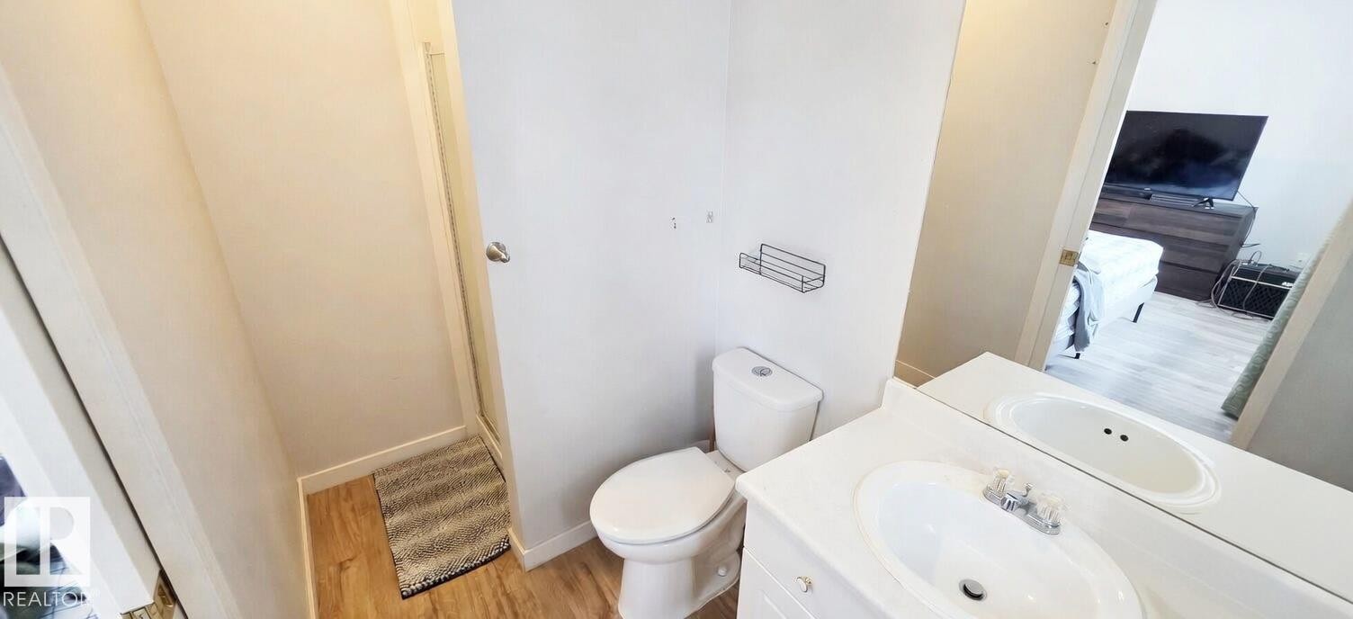 9218 163 Avenue, Edmonton, AB - Indoor Photo Showing Bathroom